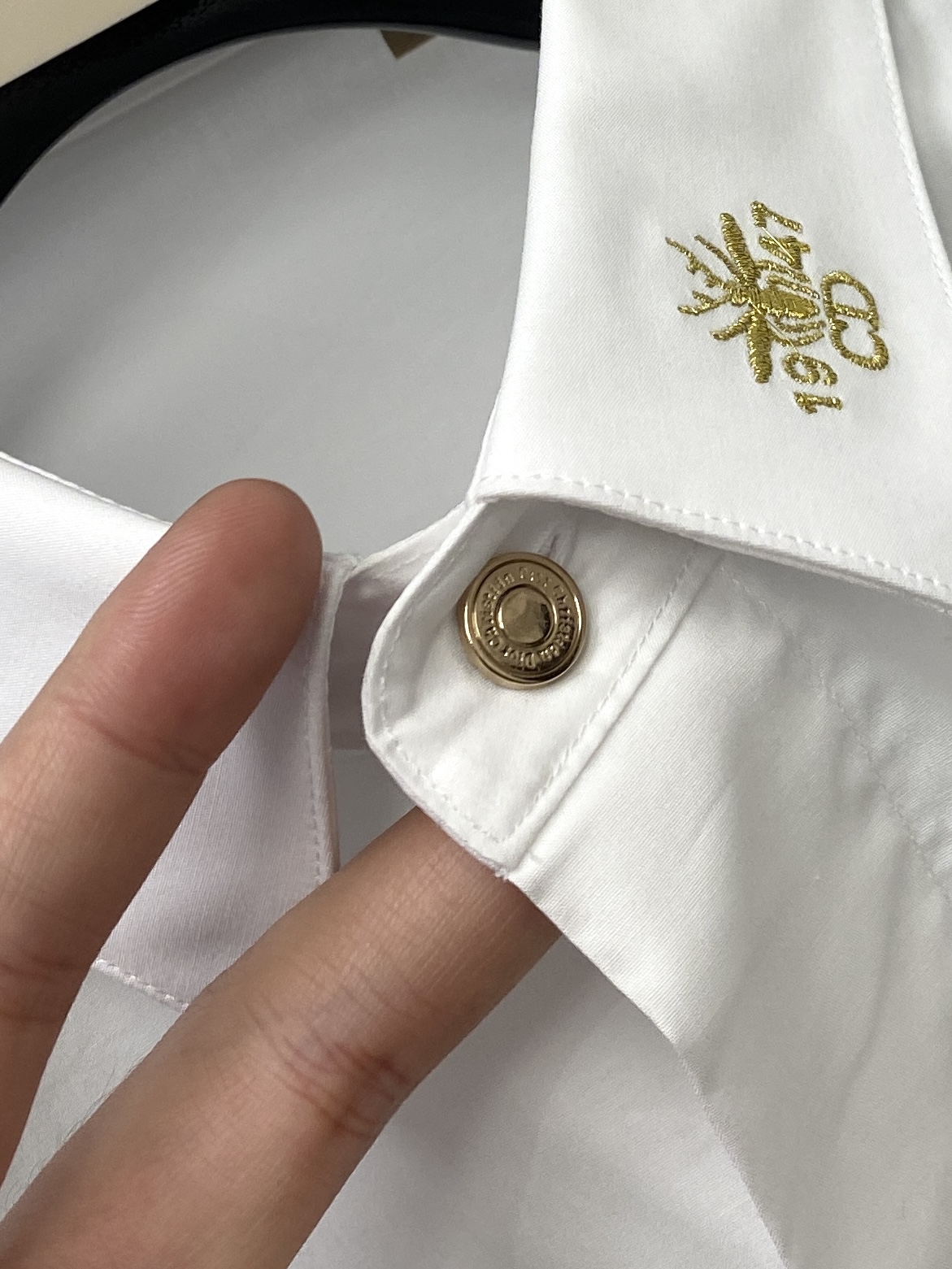 迪奥、2026新品衬衫，时尚帅气，简约百搭款，定制原版面料，不仅挺括，保持潮流的廓形，又穿着舒适，纱织更
