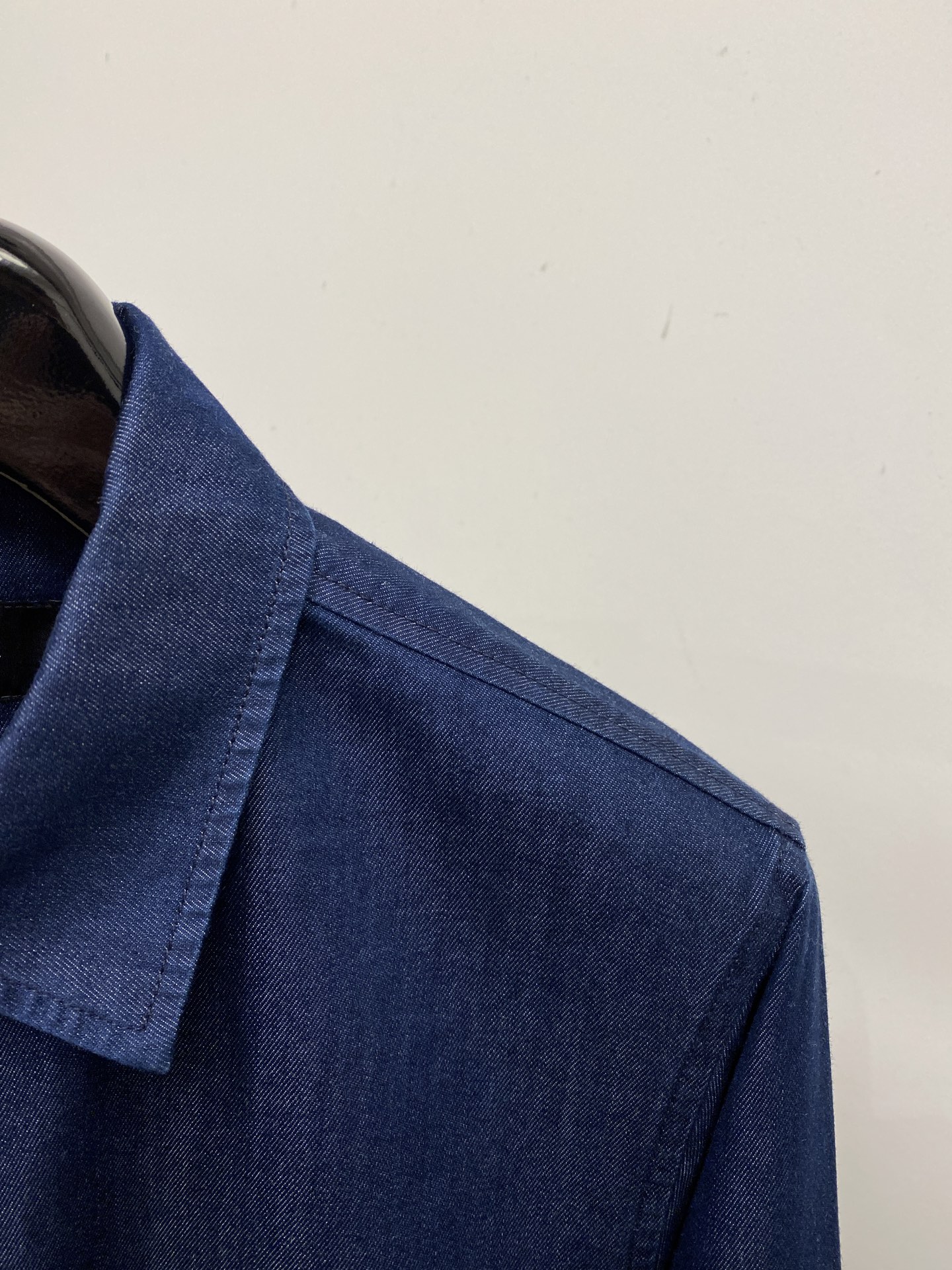 Kiton、2026新品牛仔衬衫外套，时尚帅气，简约百搭款，定制原版面料，不仅挺括，保持潮流的廓形，又穿