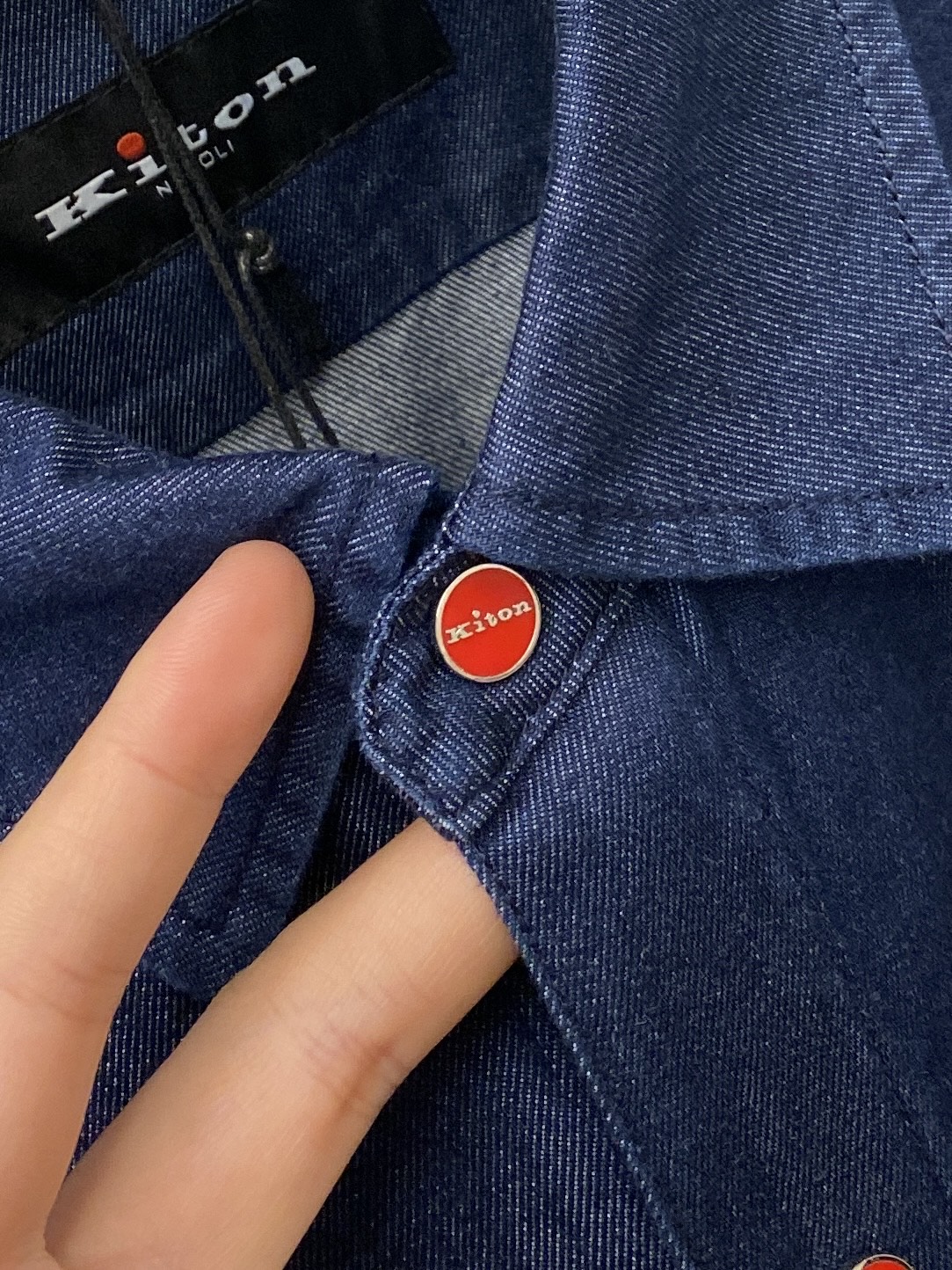 Kiton、2026新品牛仔衬衫外套，时尚帅气，简约百搭款，定制原版面料，不仅挺括，保持潮流的廓形，又穿