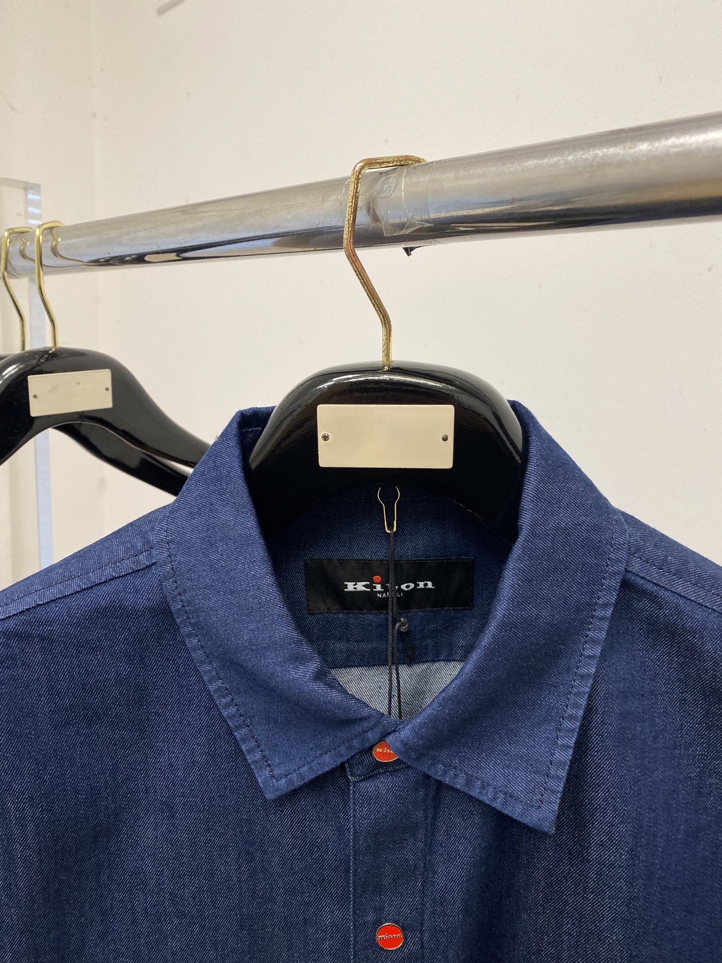 Kiton、2026新品牛仔衬衫外套，时尚帅气，简约百搭款，定制原版面料，不仅挺括，保持潮流的廓形，又穿