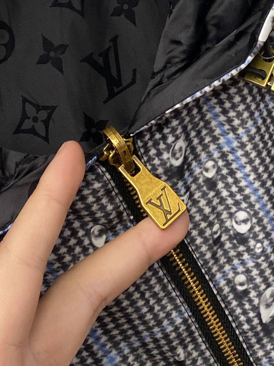 路易威登、2026新品双面穿夹克外套，时尚帅气，简约百搭款，原版五金辅料logo，定制原版面料，不仅挺括