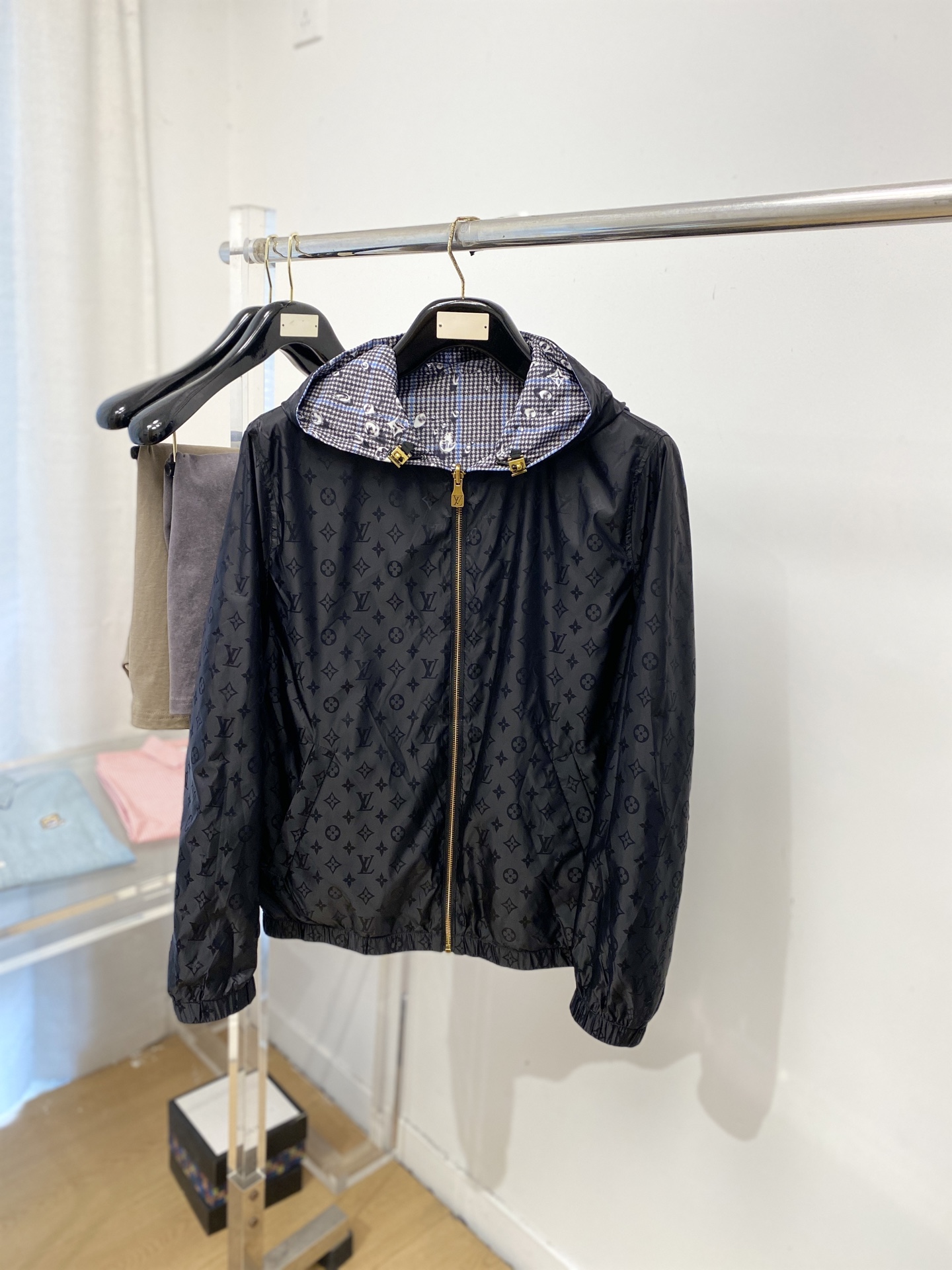 路易威登、2026新品双面穿夹克外套，时尚帅气，简约百搭款，原版五金辅料logo，定制原版面料，不仅挺括