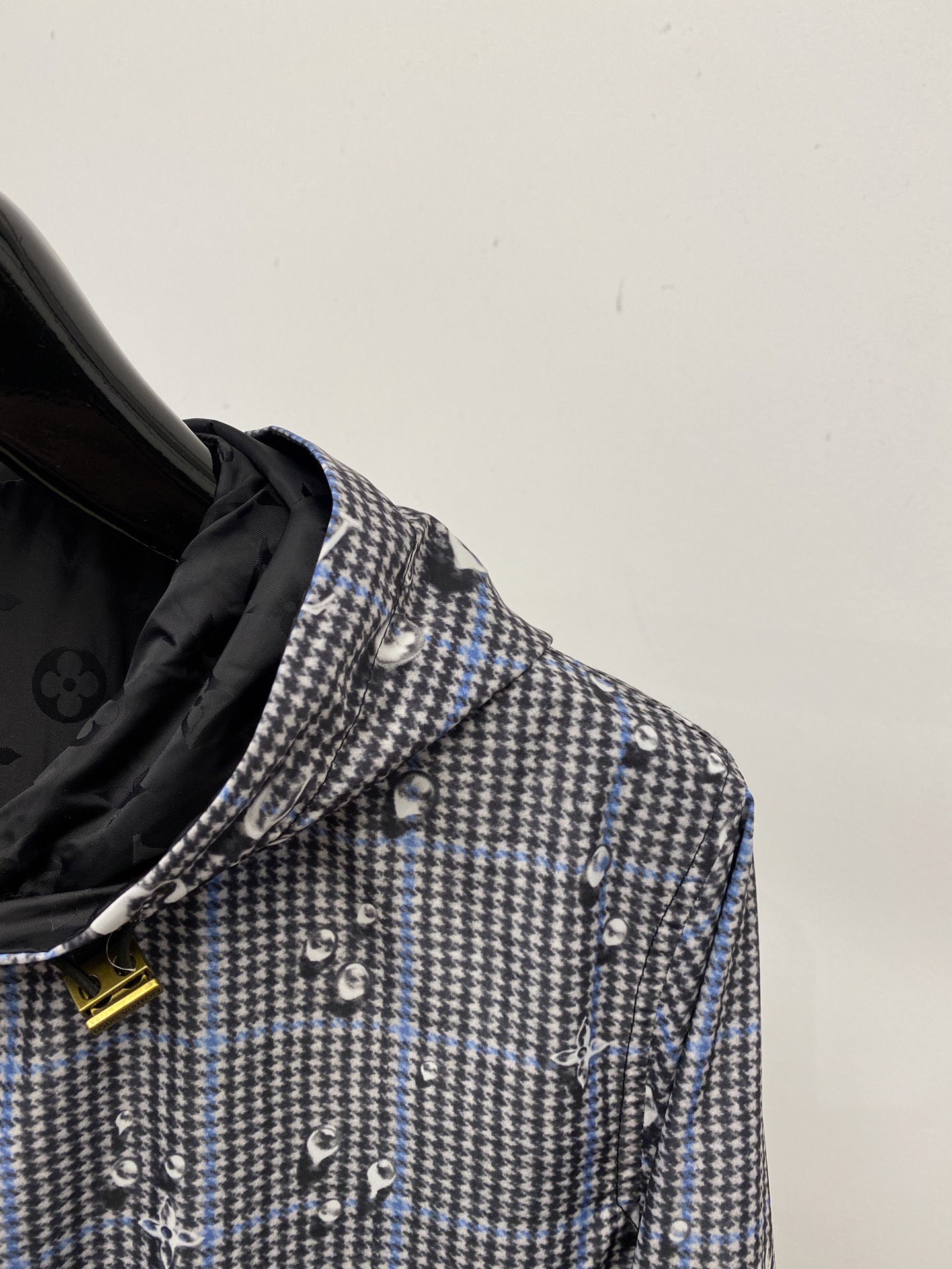 路易威登、2026新品双面穿夹克外套，时尚帅气，简约百搭款，原版五金辅料logo，定制原版面料，不仅挺括