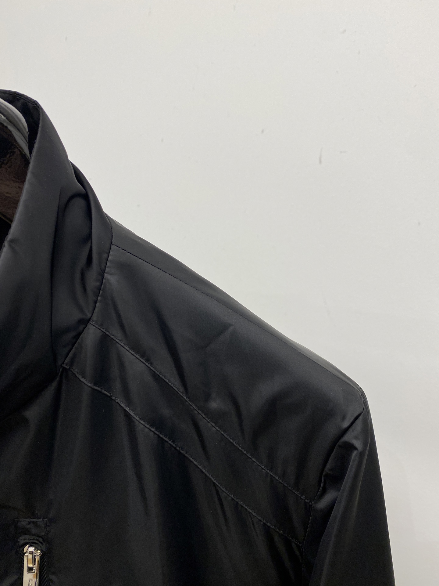 普拉达、2026新品夹克外套，时尚帅气，简约百搭款，胸前顶级印胶字母logo，定制原版面料，不仅挺括，保