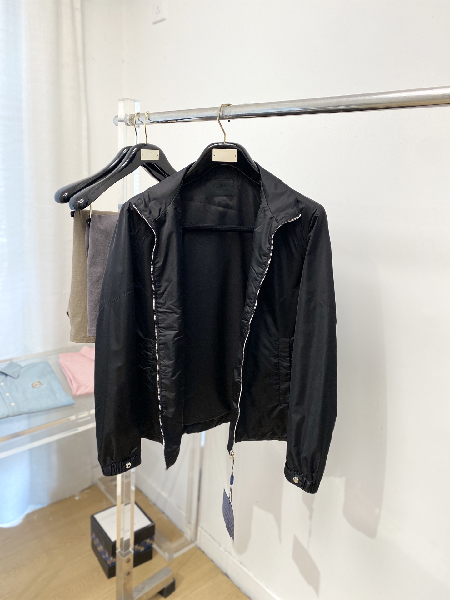 普拉达、2026新品夹克外套，时尚帅气，简约百搭款，胸前顶级印胶字母logo，定制原版面料，不仅挺括，保