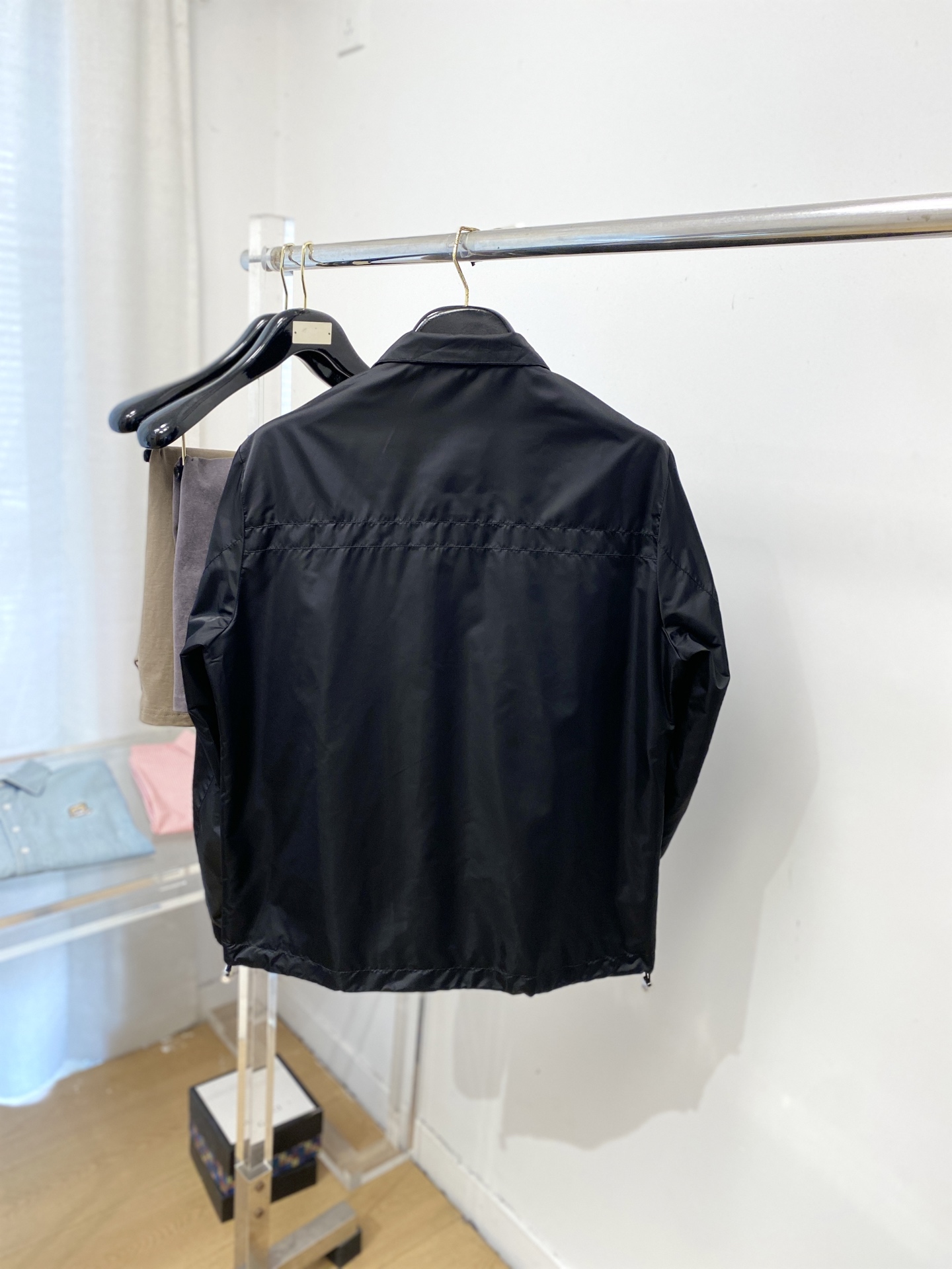 普拉达、2026新品夹克外套，时尚帅气，简约百搭款，胸前顶级印胶字母logo，定制原版面料，不仅挺括，保