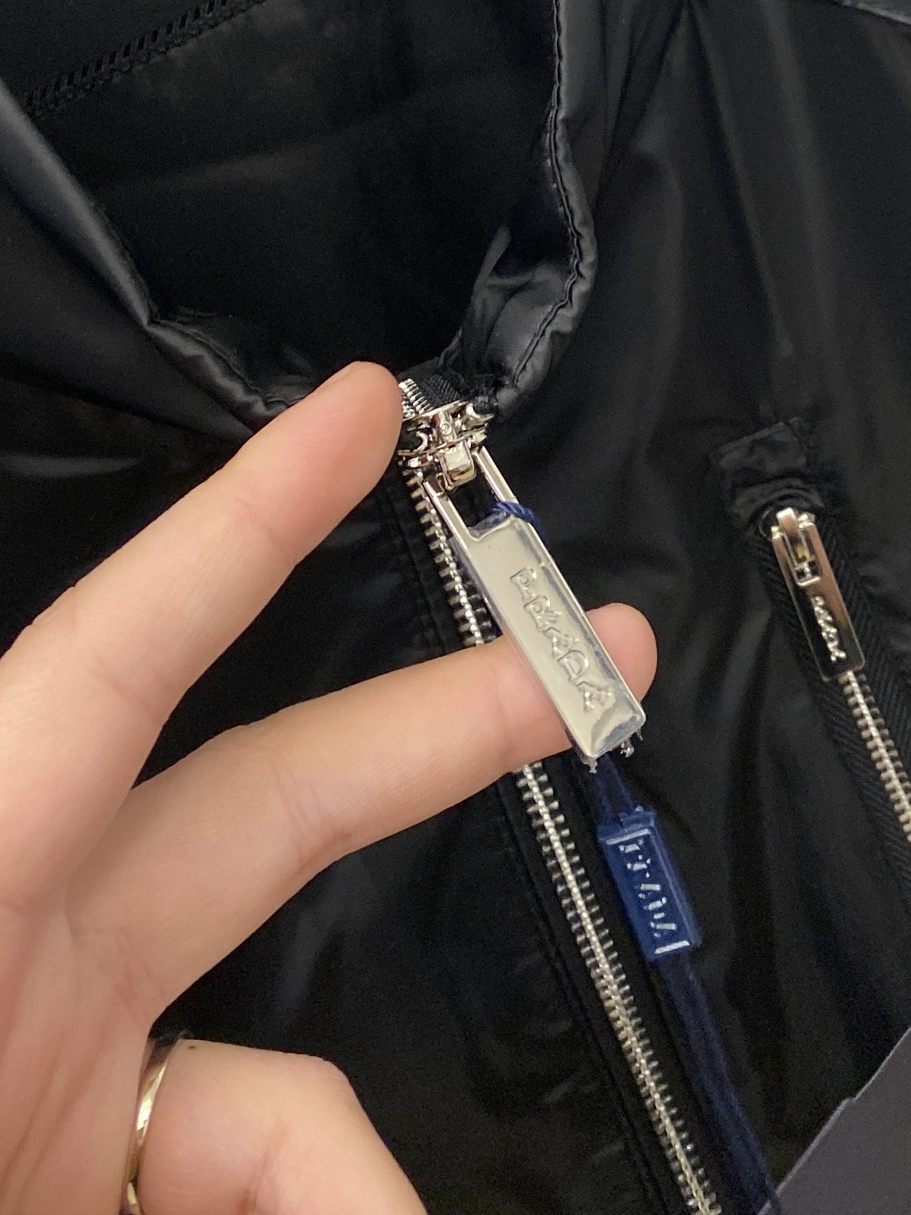 普拉达、2026新品夹克外套，时尚帅气，简约百搭款，胸前顶级印胶字母logo，定制原版面料，不仅挺括，保