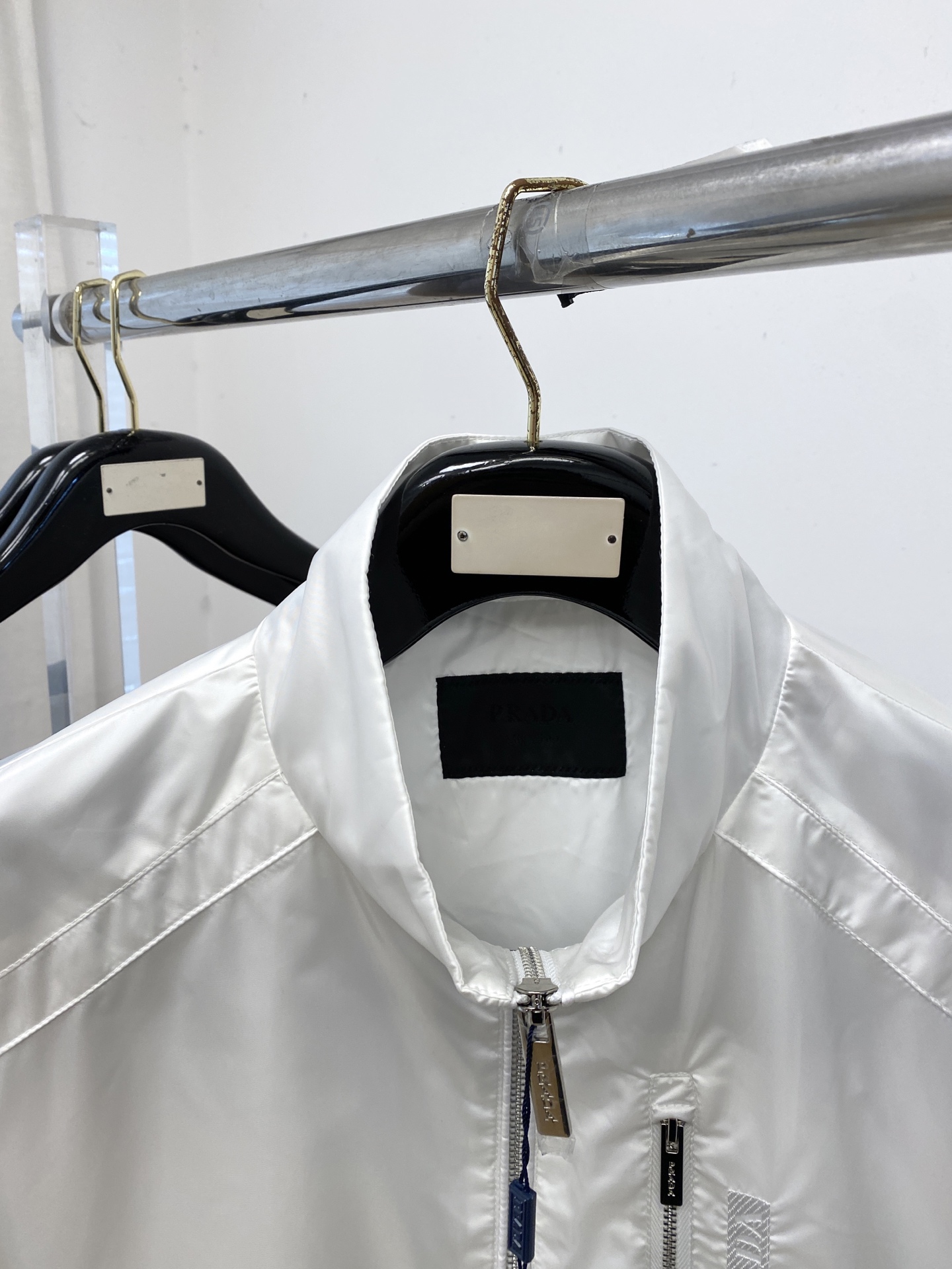 普拉达、2026新品夹克外套，时尚帅气，简约百搭款，胸前顶级印胶字母logo，定制原版面料，不仅挺括，保