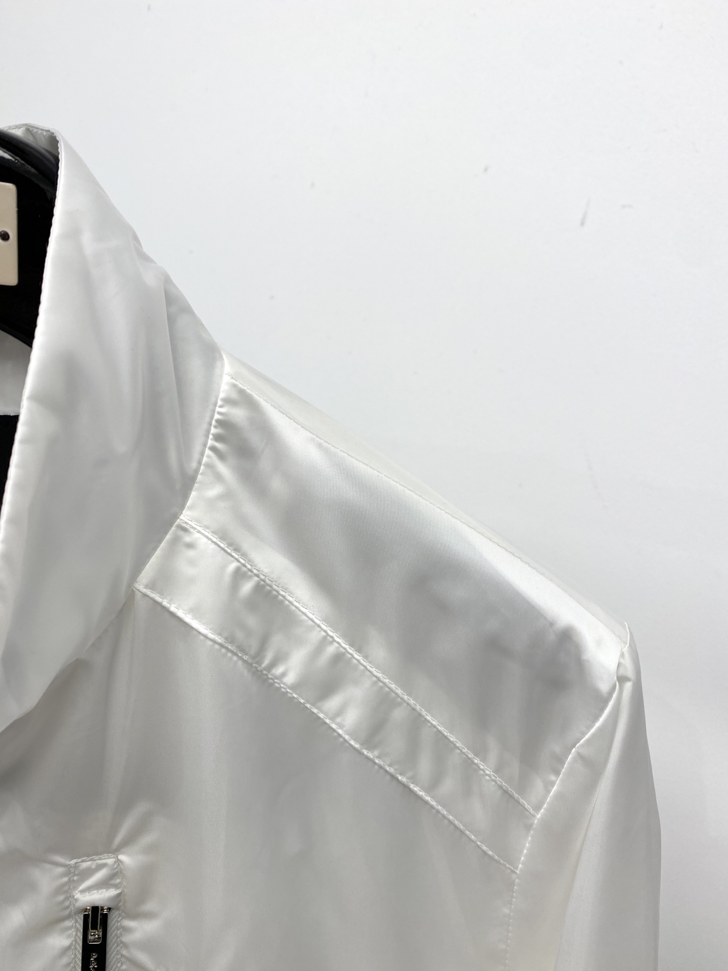 普拉达、2026新品夹克外套，时尚帅气，简约百搭款，胸前顶级印胶字母logo，定制原版面料，不仅挺括，保