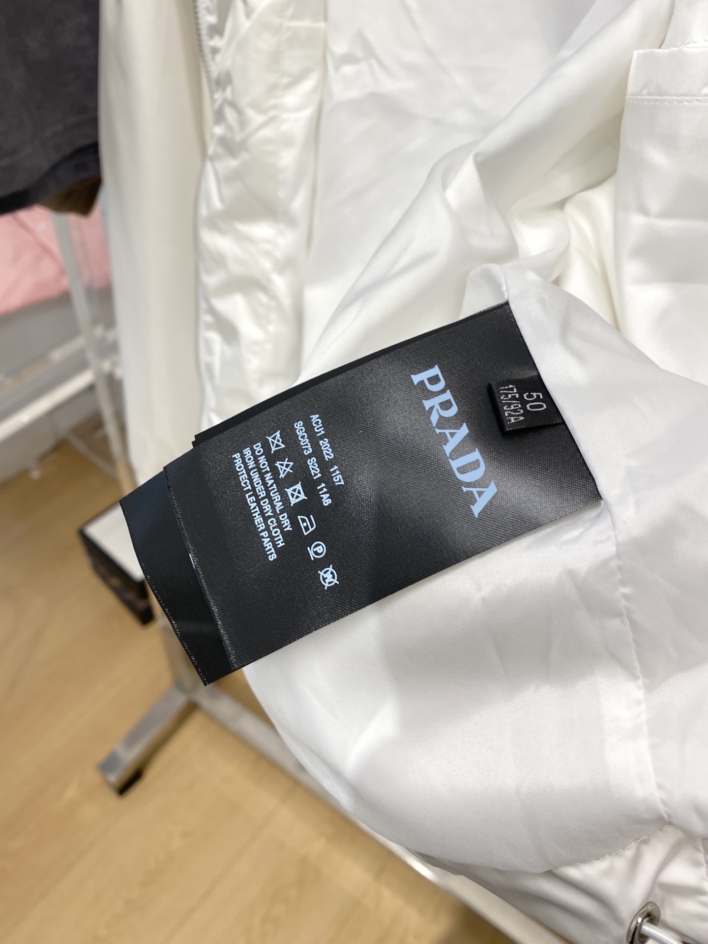 普拉达、2026新品夹克外套，时尚帅气，简约百搭款，胸前顶级印胶字母logo，定制原版面料，不仅挺括，保