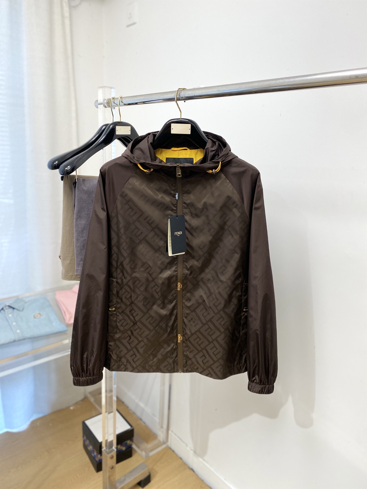 NO:756771,Fendi, 2026 new jackets, fashionable and handsome, simple and versatile, original hardware accessories logo, customized original fabrics, not only crisp and trendy silhouette, but also comfortable to wear, more delicate yarn weaving, size M-3XL,,fendi,jackets & coats,jackets & coats,19860909芬迪、2026新品夹克外套,时尚帅气,简约百搭款,原版五金辅料logo,定制原版面料,不仅挺括,保持潮流的廓形,又穿着舒适,纱织更细腻,码数M-3XL,,fendi,jackets & coats,jackets & coats,,Men's clothing