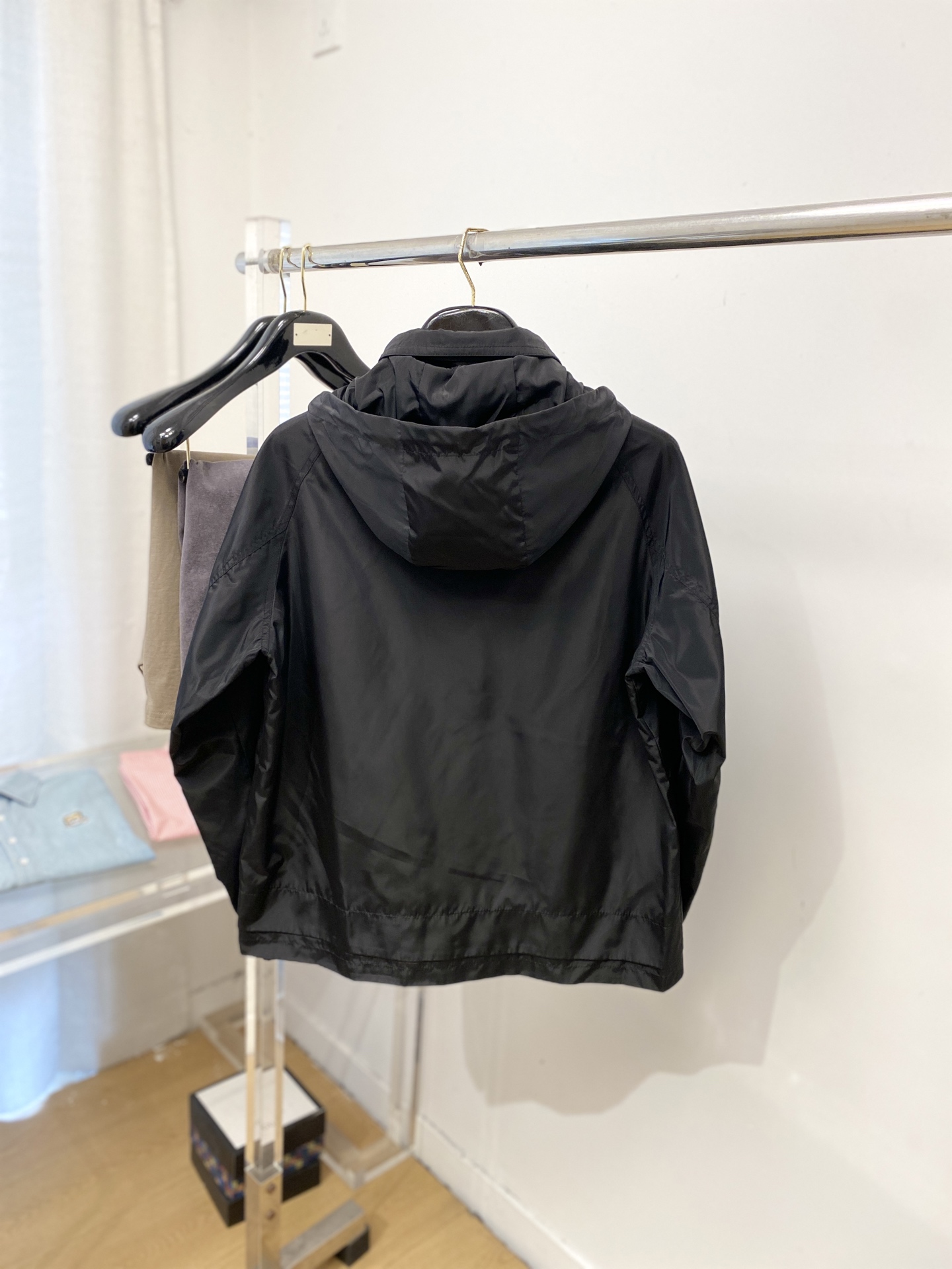 蒙口、2026新品夹克外套，时尚帅气，简约百搭款，袖口刺绣装饰图案logo，定制原版面料，不仅挺括，保持