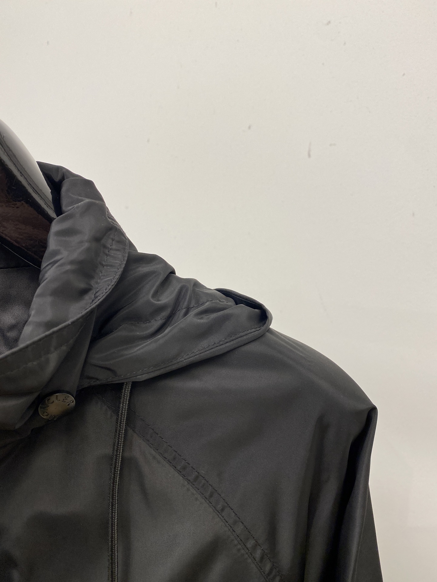 蒙口、2026新品夹克外套，时尚帅气，简约百搭款，袖口刺绣装饰图案logo，定制原版面料，不仅挺括，保持