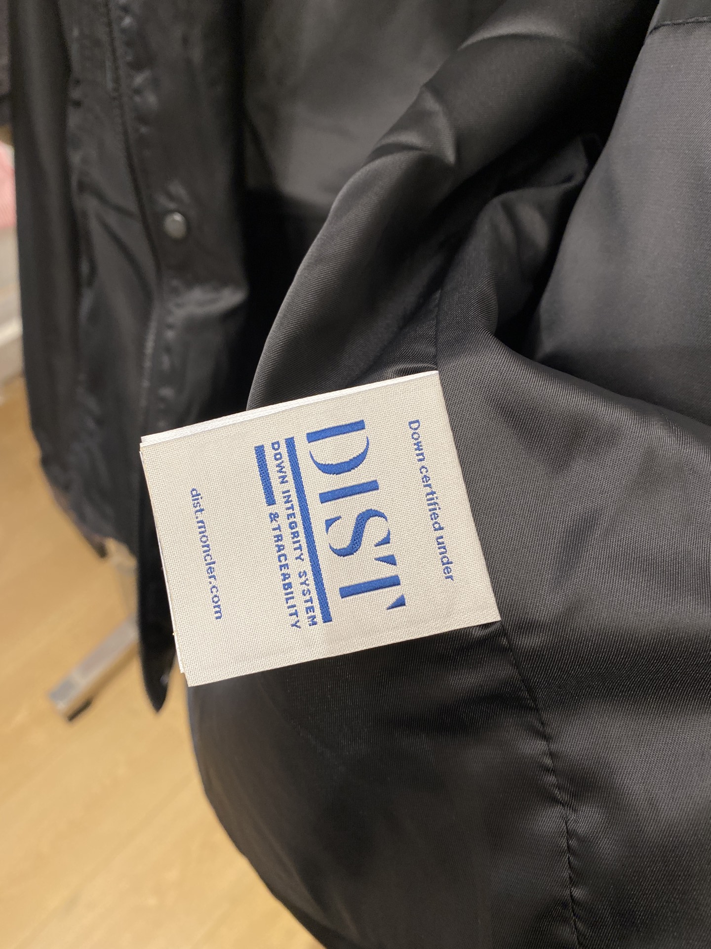 蒙口、2026新品夹克外套，时尚帅气，简约百搭款，袖口刺绣装饰图案logo，定制原版面料，不仅挺括，保持