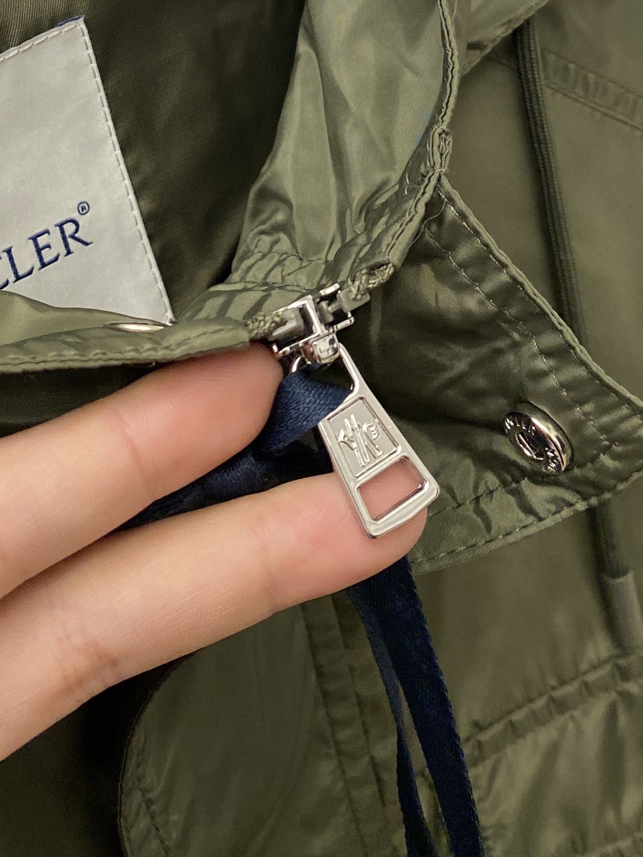 蒙口、2026新品夹克外套，时尚帅气，简约百搭款，袖口刺绣装饰图案logo，定制原版面料，不仅挺括，保持