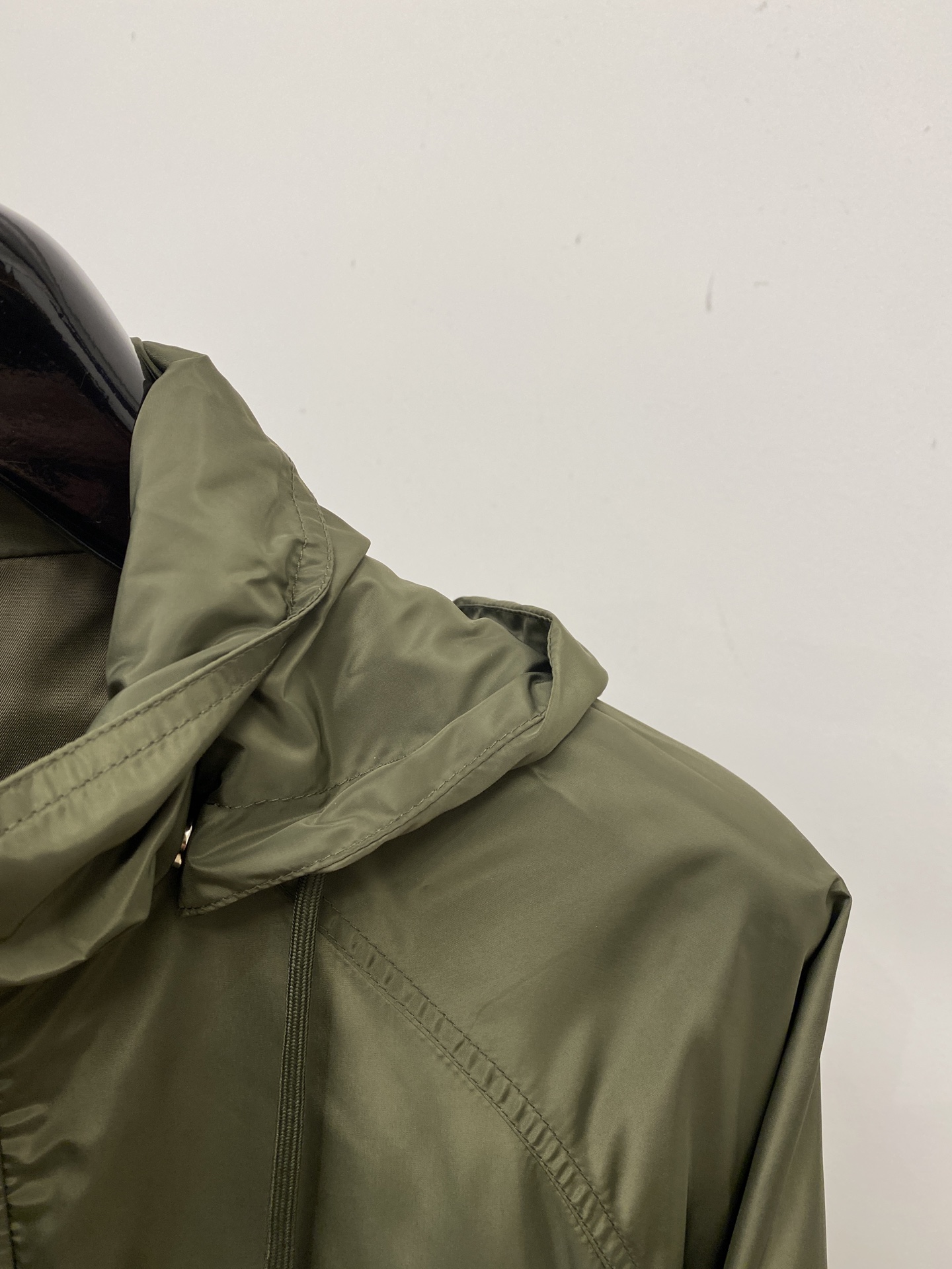 蒙口、2026新品夹克外套，时尚帅气，简约百搭款，袖口刺绣装饰图案logo，定制原版面料，不仅挺括，保持