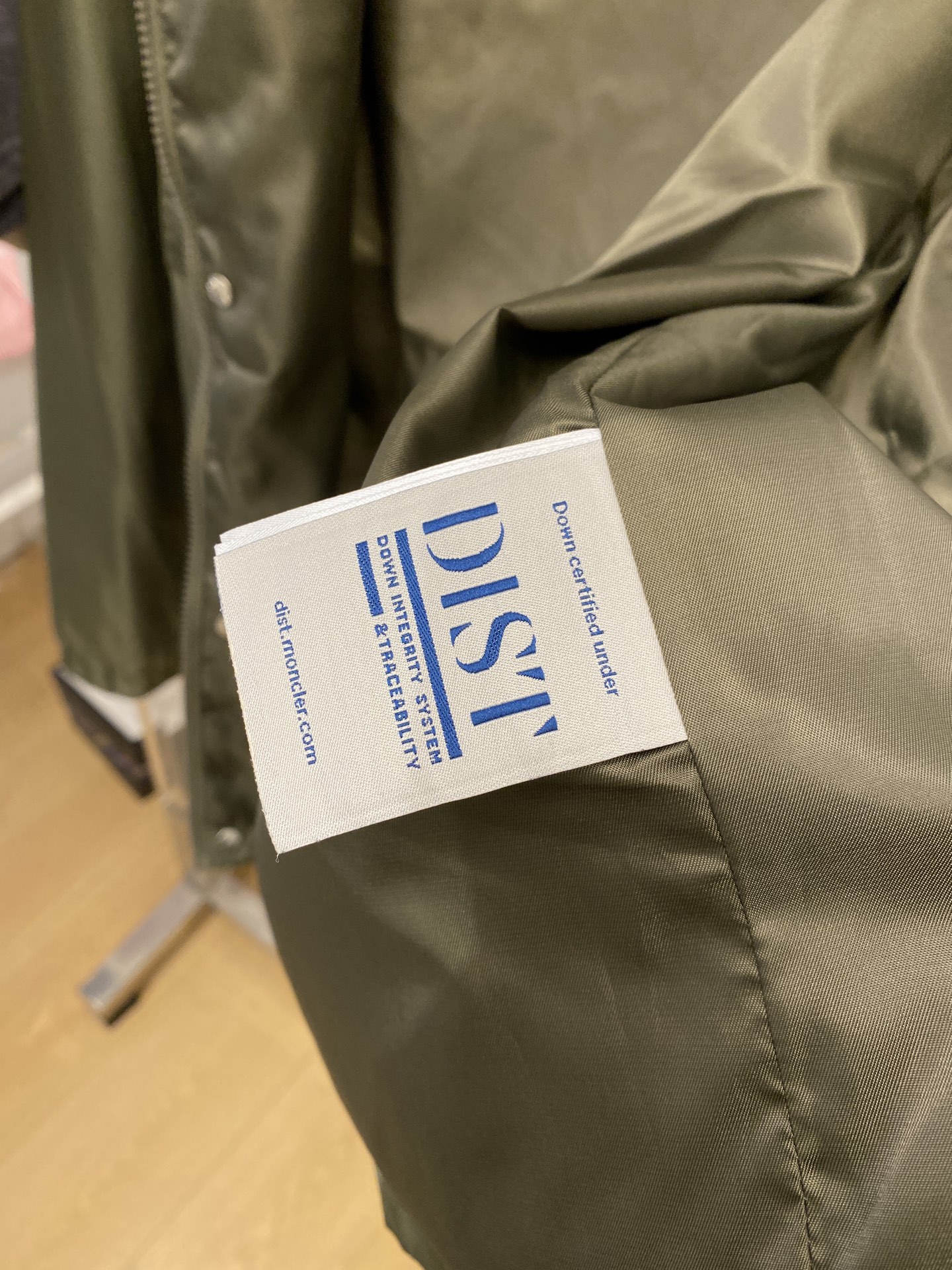 蒙口、2026新品夹克外套，时尚帅气，简约百搭款，袖口刺绣装饰图案logo，定制原版面料，不仅挺括，保持