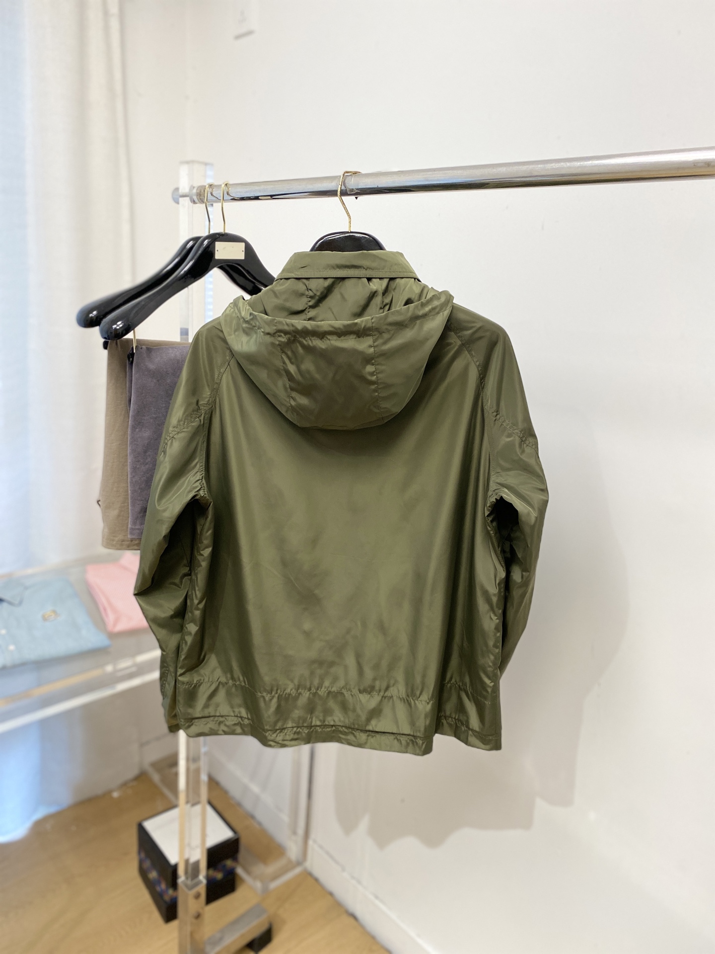 蒙口、2026新品夹克外套，时尚帅气，简约百搭款，袖口刺绣装饰图案logo，定制原版面料，不仅挺括，保持