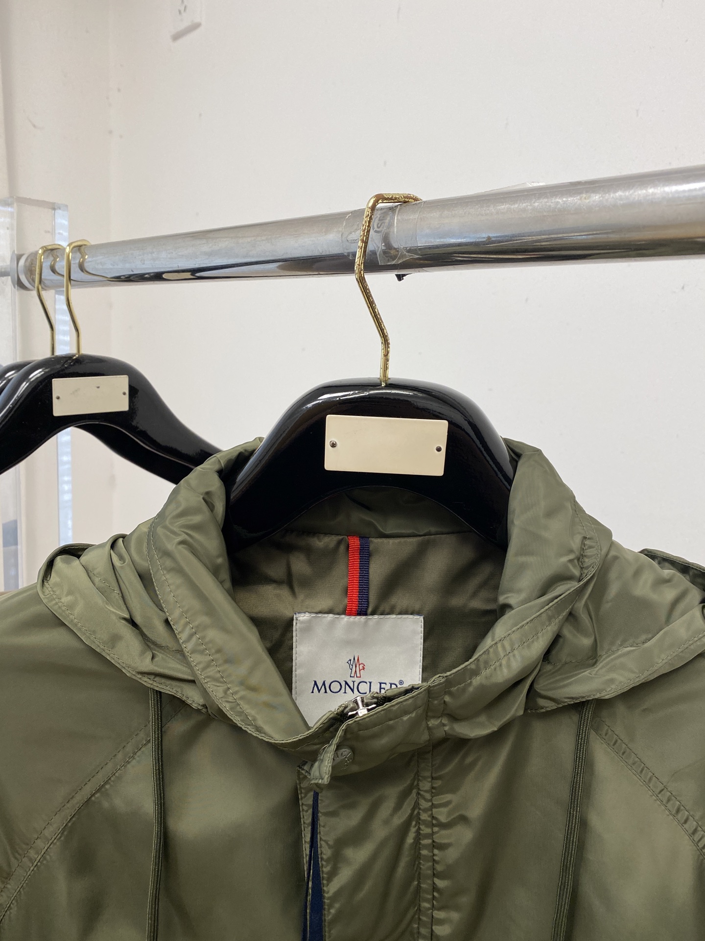 蒙口、2026新品夹克外套，时尚帅气，简约百搭款，袖口刺绣装饰图案logo，定制原版面料，不仅挺括，保持