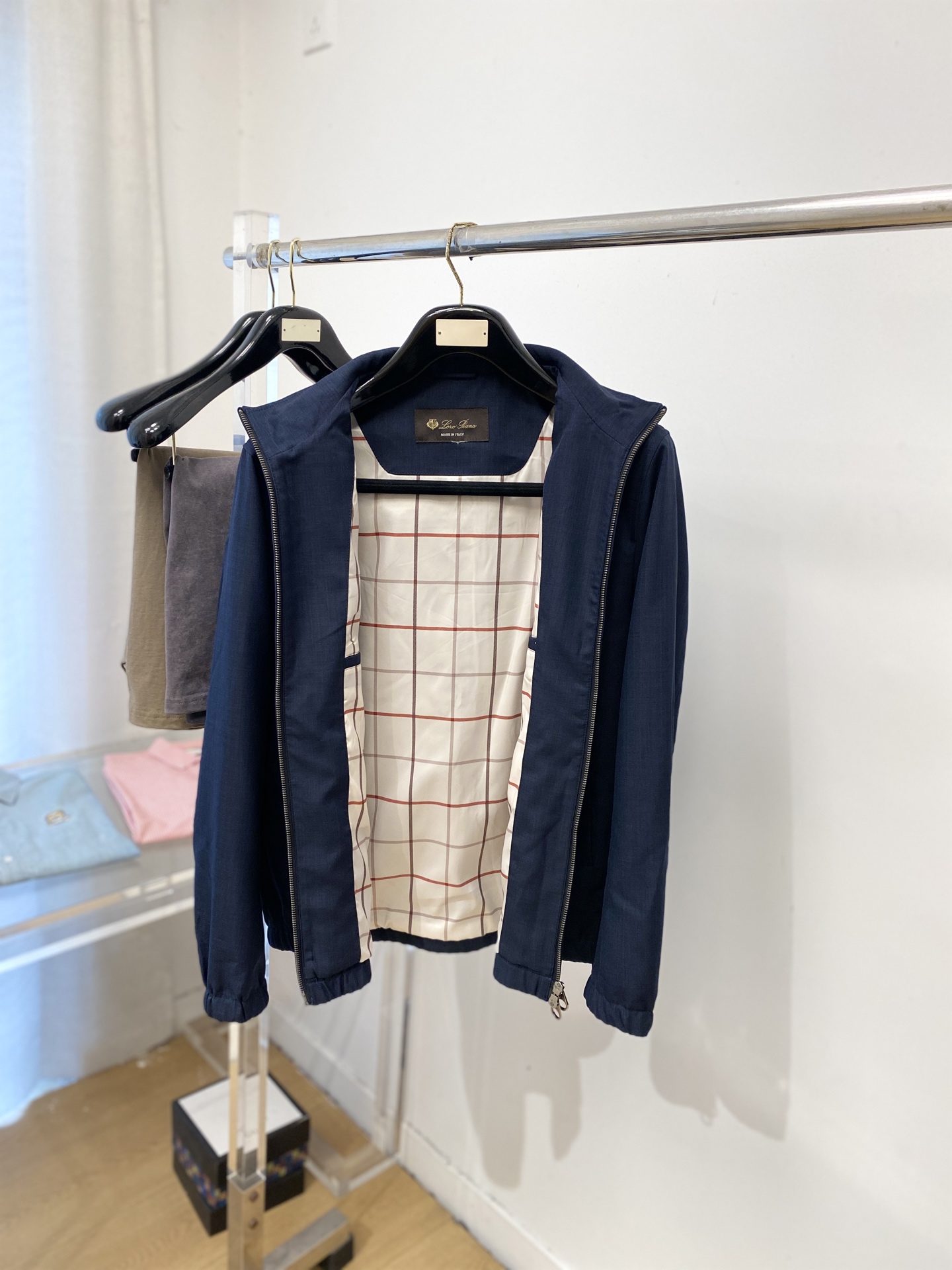 Loro piana、2026新品夹克外套，时尚帅气，简约百搭款，胸前精致刺绣字母logo，定制原版面料