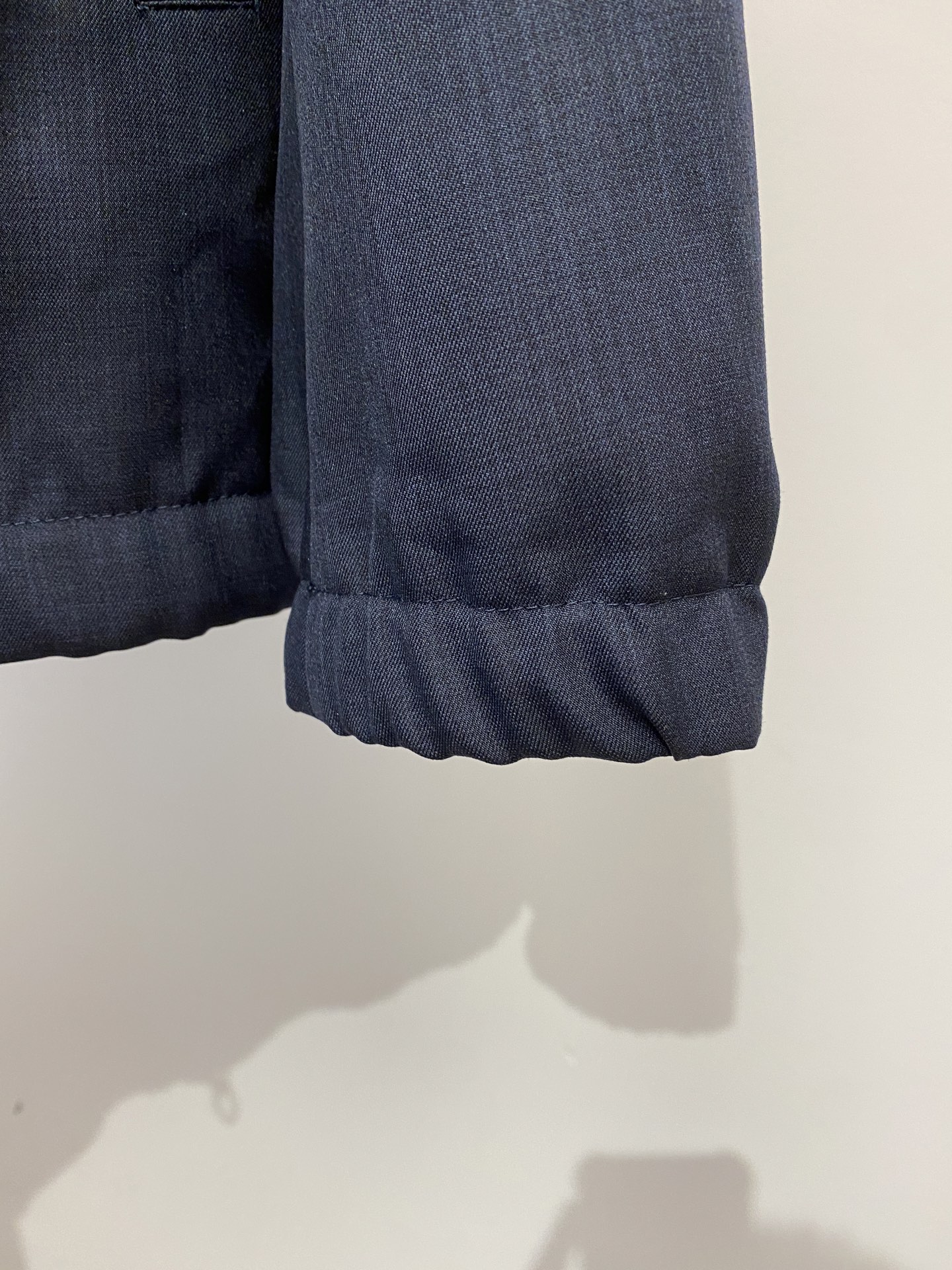 Loro piana、2026新品夹克外套，时尚帅气，简约百搭款，胸前精致刺绣字母logo，定制原版面料