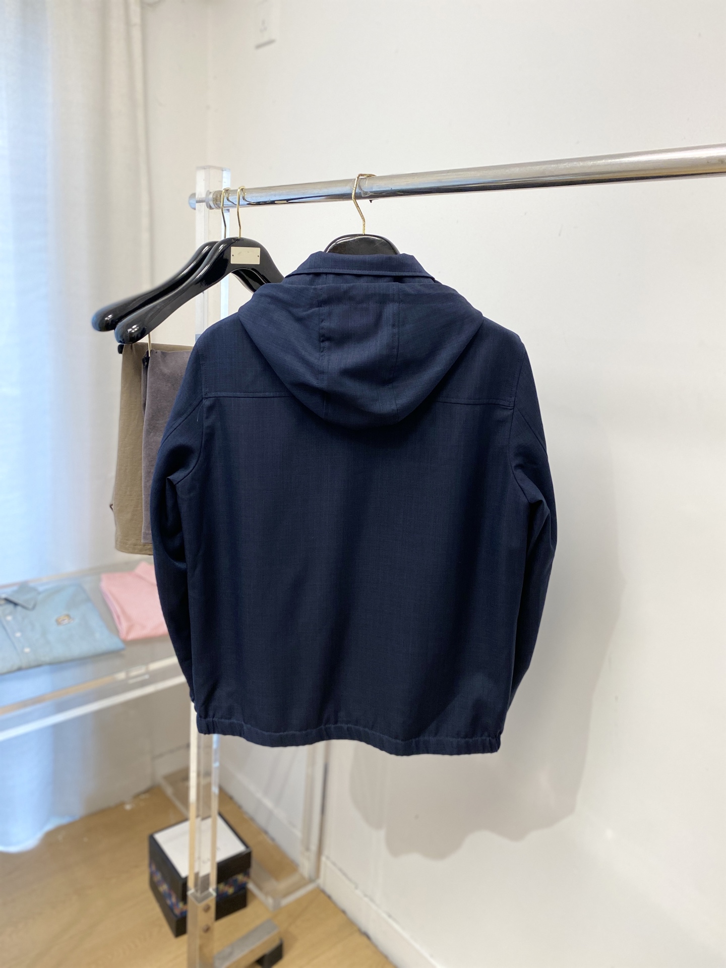 Loro piana、2026新品夹克外套，时尚帅气，简约百搭款，胸前精致刺绣字母logo，定制原版面料