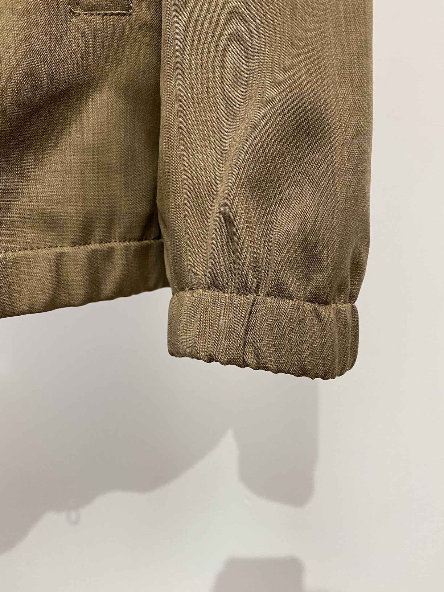 Loro piana、2026新品夹克外套，时尚帅气，简约百搭款，胸前精致刺绣字母logo，定制原版面料