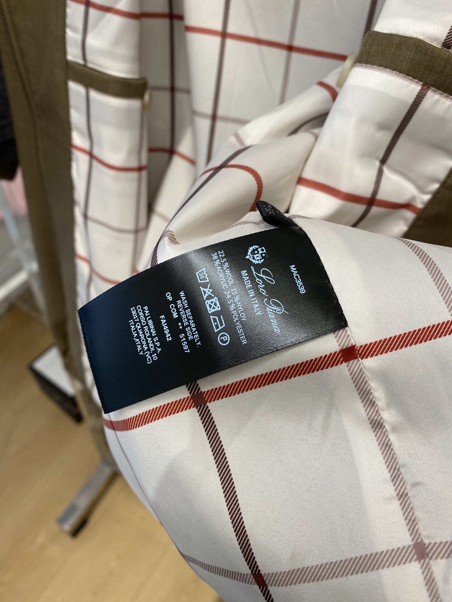 Loro piana、2026新品夹克外套，时尚帅气，简约百搭款，胸前精致刺绣字母logo，定制原版面料