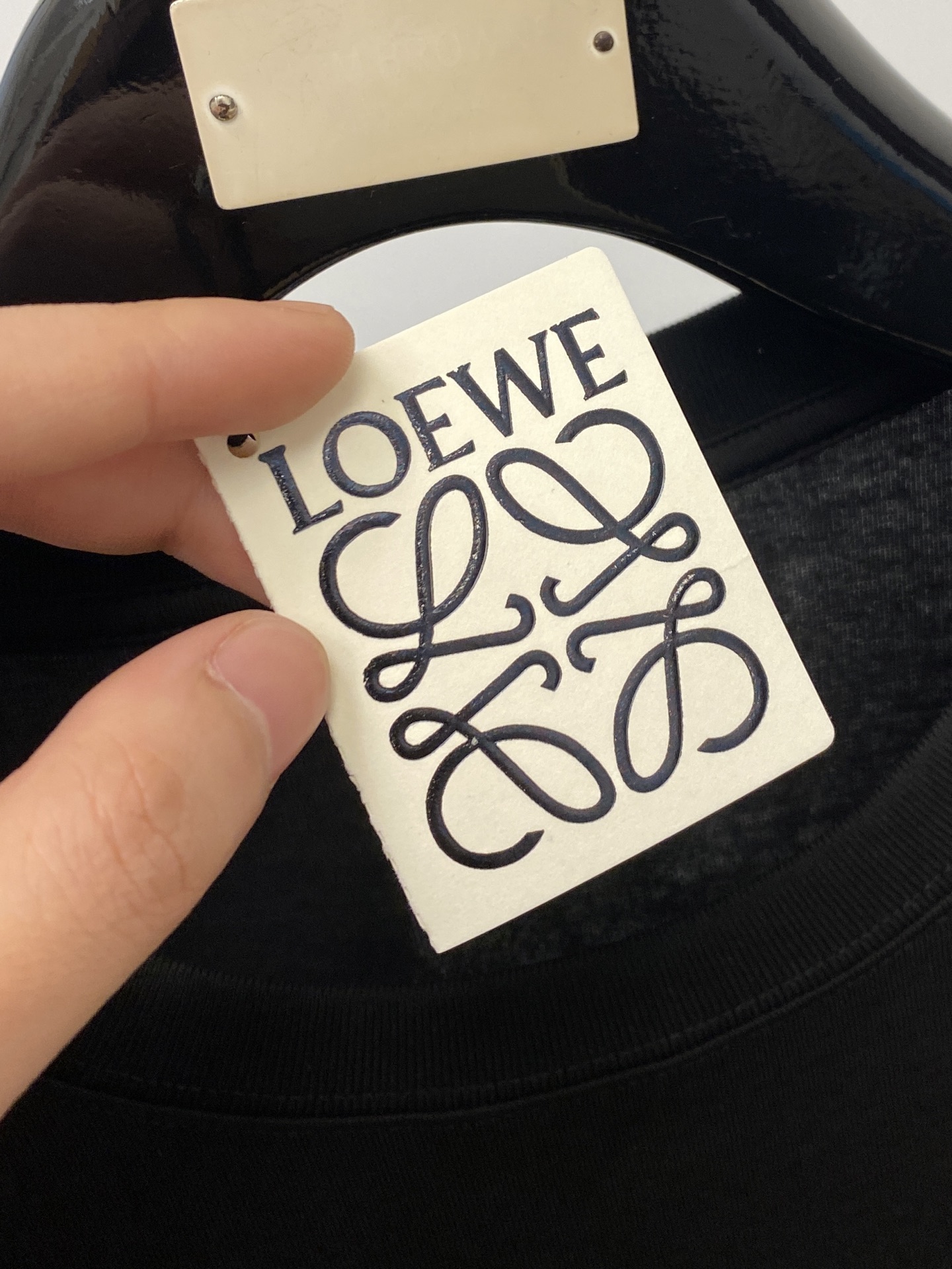 罗意威、2026新品短袖T恤，帅气时尚，胸前精致刺绣图案logo，简约百搭款。面料棉 不仅挺括，保持潮流