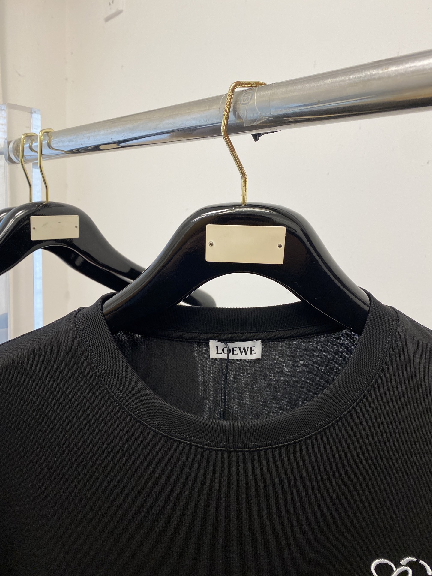 罗意威、2026新品短袖T恤，帅气时尚，胸前精致刺绣图案logo，简约百搭款。面料棉 不仅挺括，保持潮流