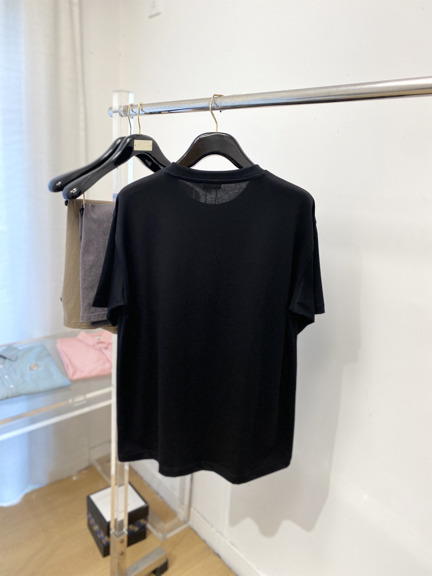 罗意威、2026新品短袖T恤，帅气时尚，胸前精致刺绣图案logo，简约百搭款。面料棉 不仅挺括，保持潮流