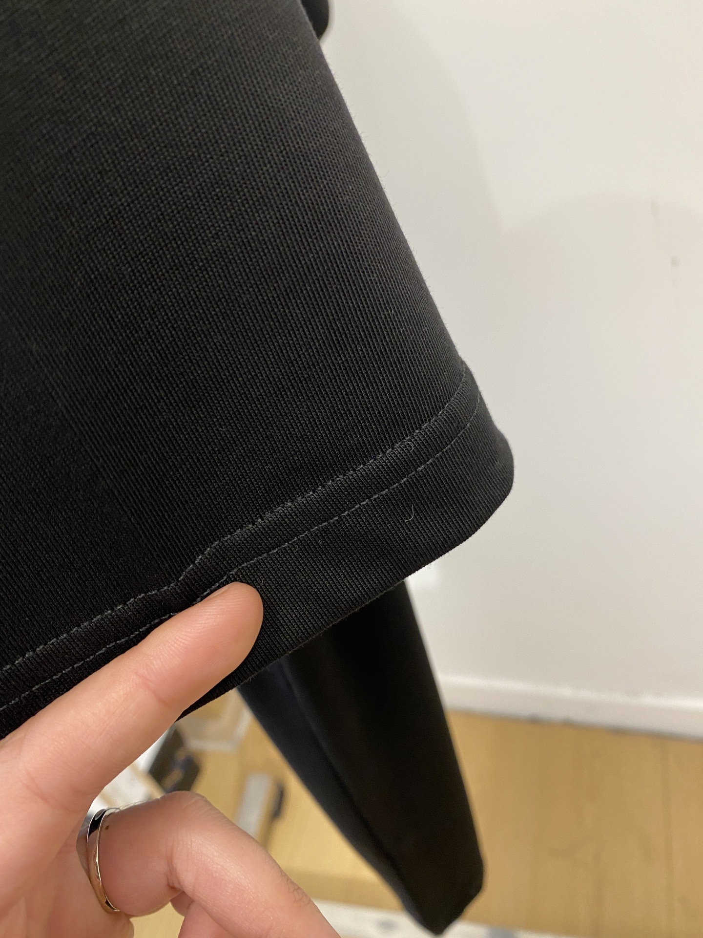 罗意威、2026新品短袖T恤，帅气时尚，胸前精致刺绣字母图案logo，简约百搭款。面料棉 不仅挺括，保持