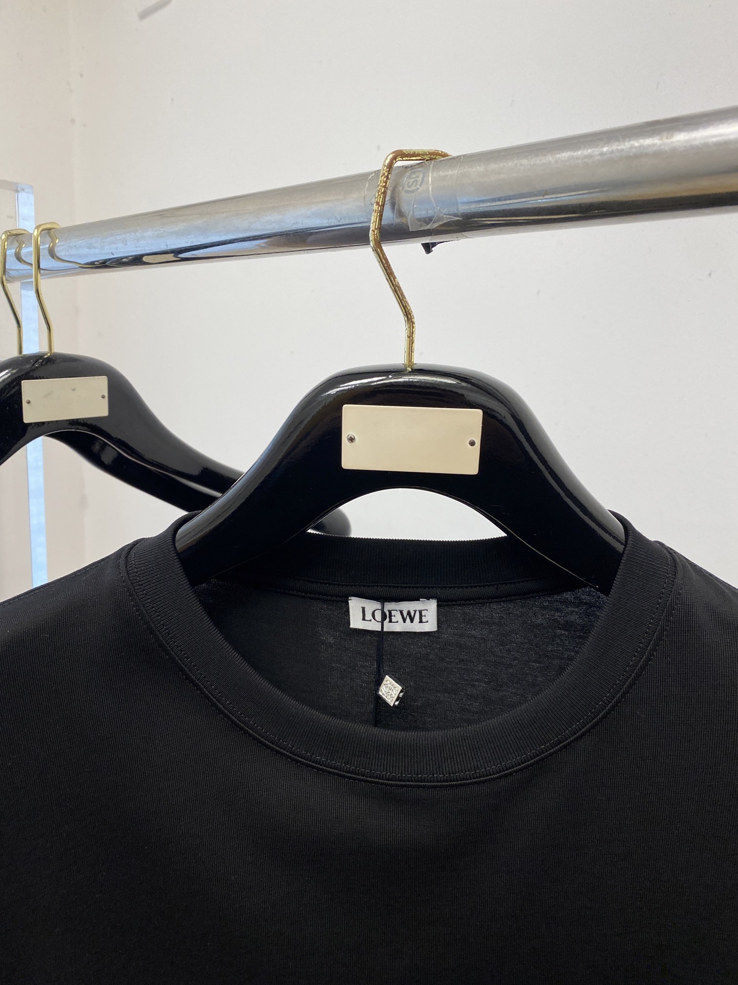 罗意威、2026新品短袖T恤，帅气时尚，胸前精致刺绣字母图案logo，简约百搭款。面料棉 不仅挺括，保持