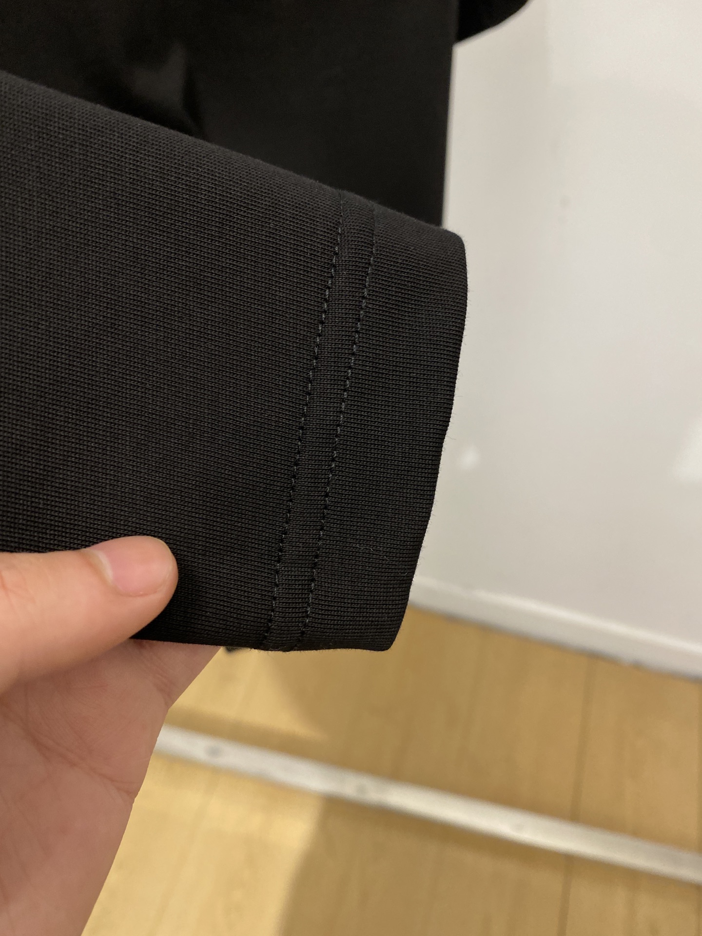 罗意威、2026新品短袖T恤，帅气时尚，胸前精致刺绣字母图案logo，简约百搭款。面料棉 不仅挺括，保持