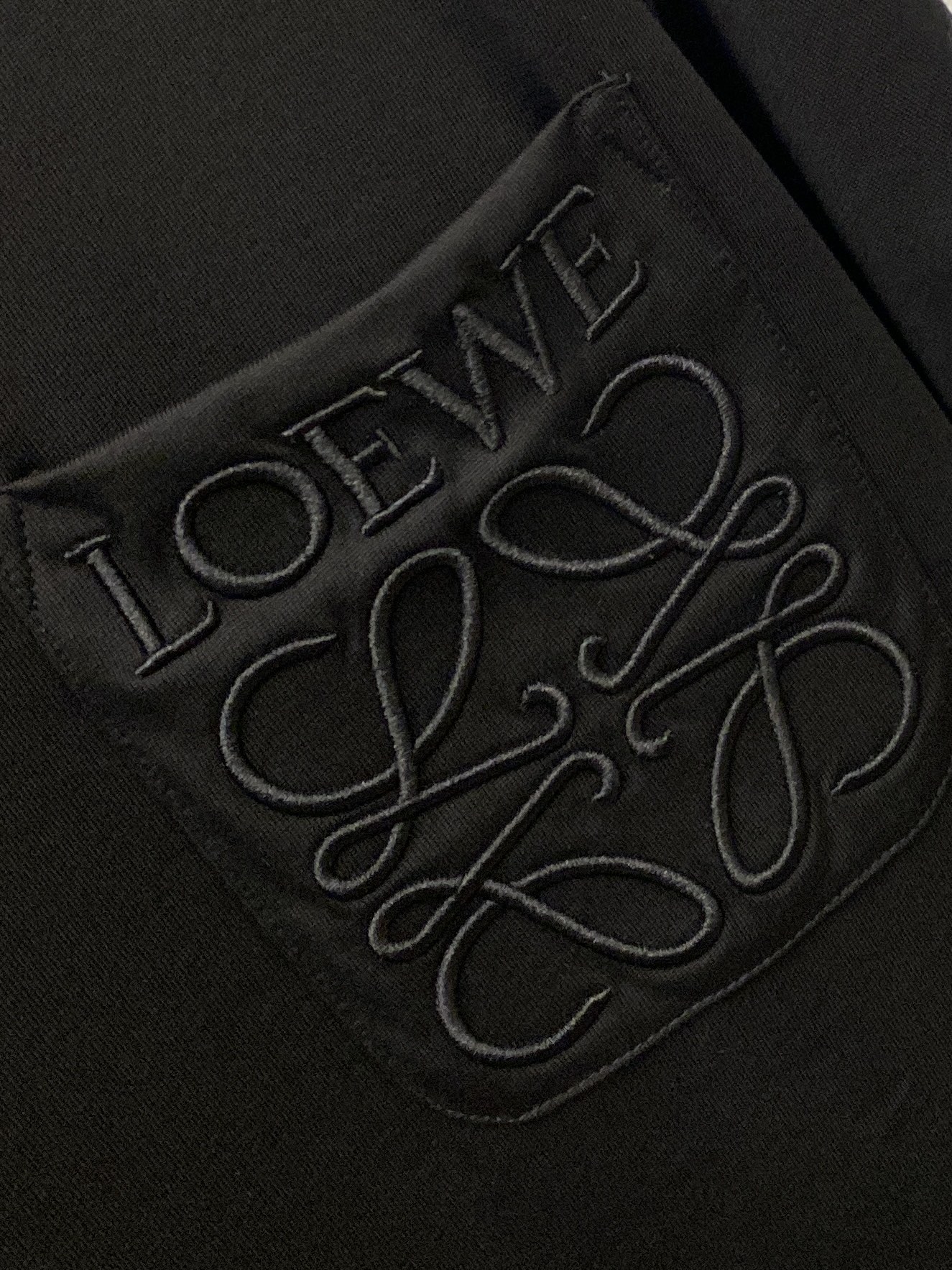 罗意威、2026新品短袖T恤，帅气时尚，胸前精致刺绣字母图案logo，简约百搭款。面料棉 不仅挺括，保持