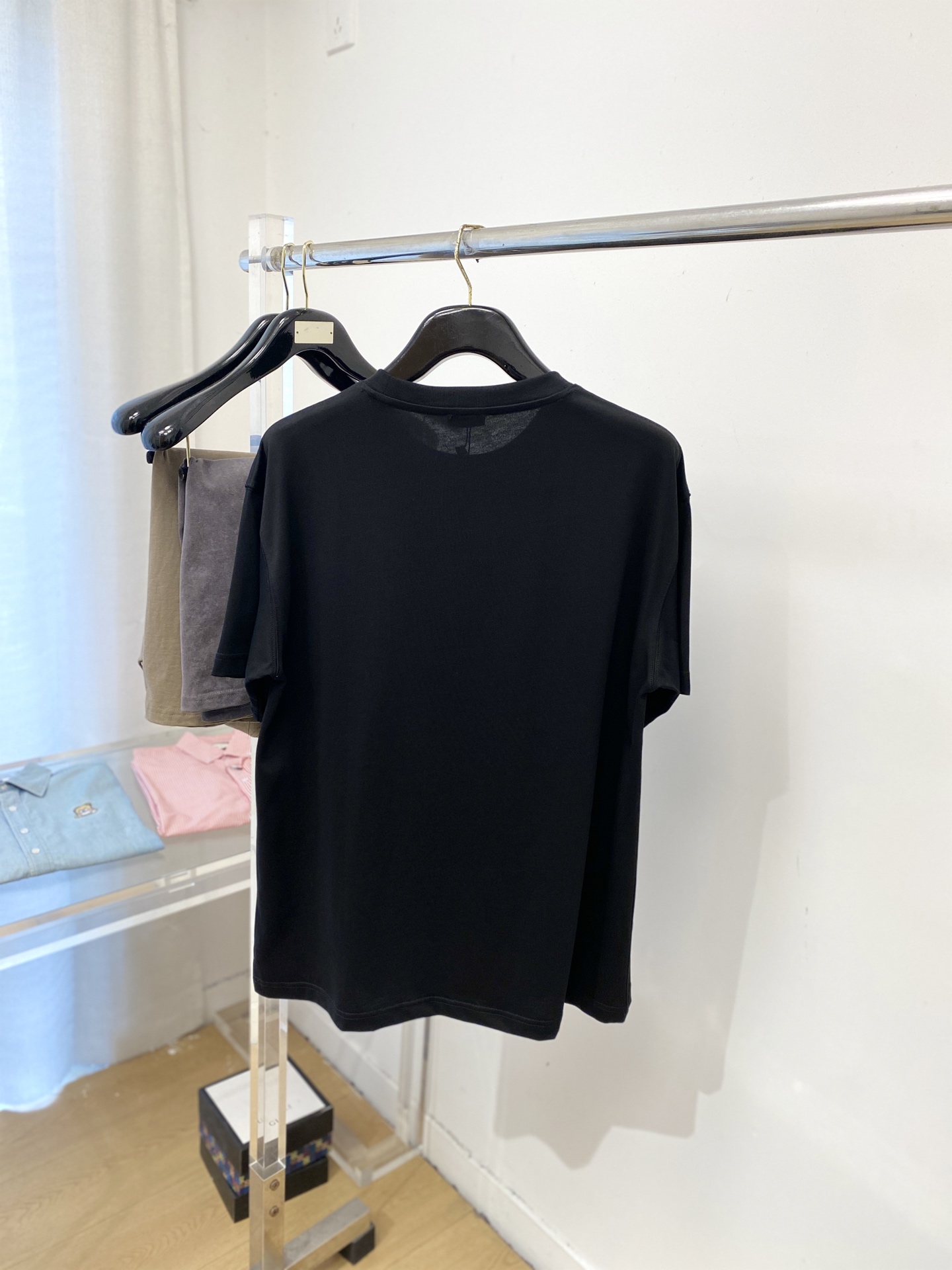 罗意威、2026新品短袖T恤，帅气时尚，胸前精致刺绣字母图案logo，简约百搭款。面料棉 不仅挺括，保持