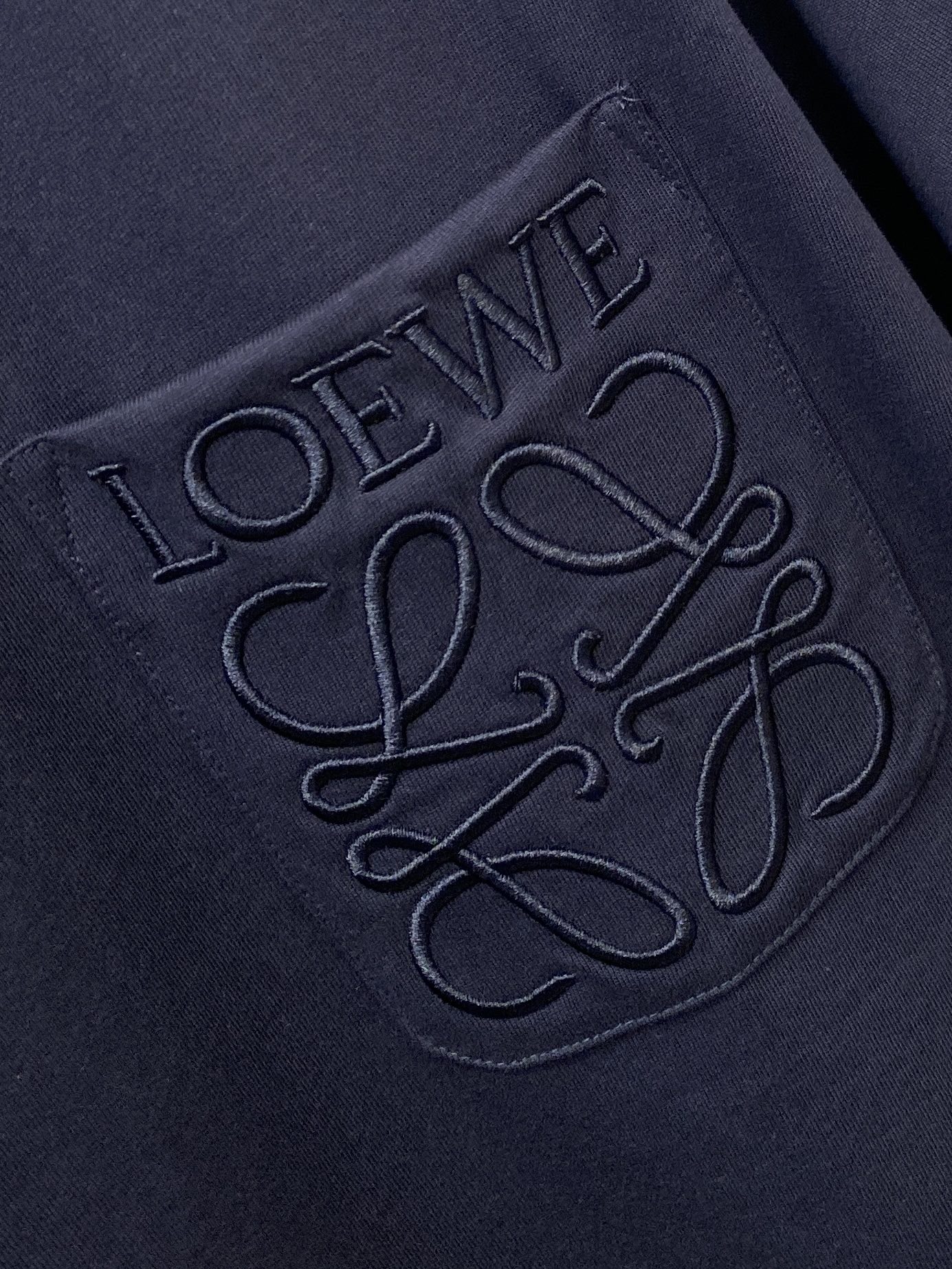 罗意威、2026新品短袖T恤，帅气时尚，胸前精致刺绣字母图案logo，简约百搭款。面料棉 不仅挺括，保持