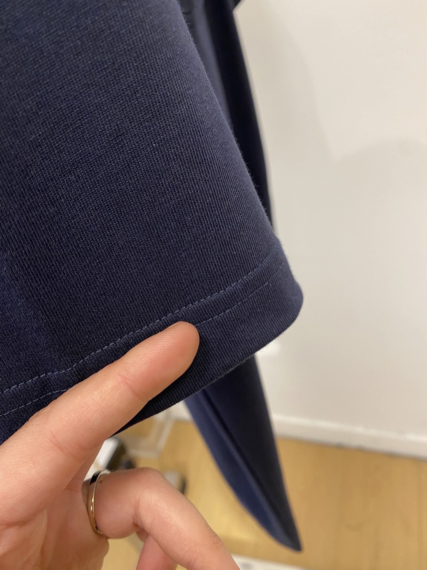 罗意威、2026新品短袖T恤，帅气时尚，胸前精致刺绣字母图案logo，简约百搭款。面料棉 不仅挺括，保持