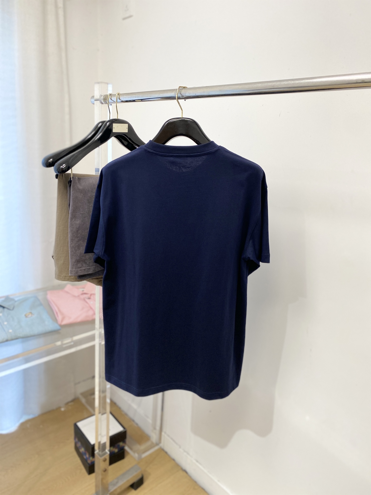 罗意威、2026新品短袖T恤，帅气时尚，胸前精致刺绣字母图案logo，简约百搭款。面料棉 不仅挺括，保持