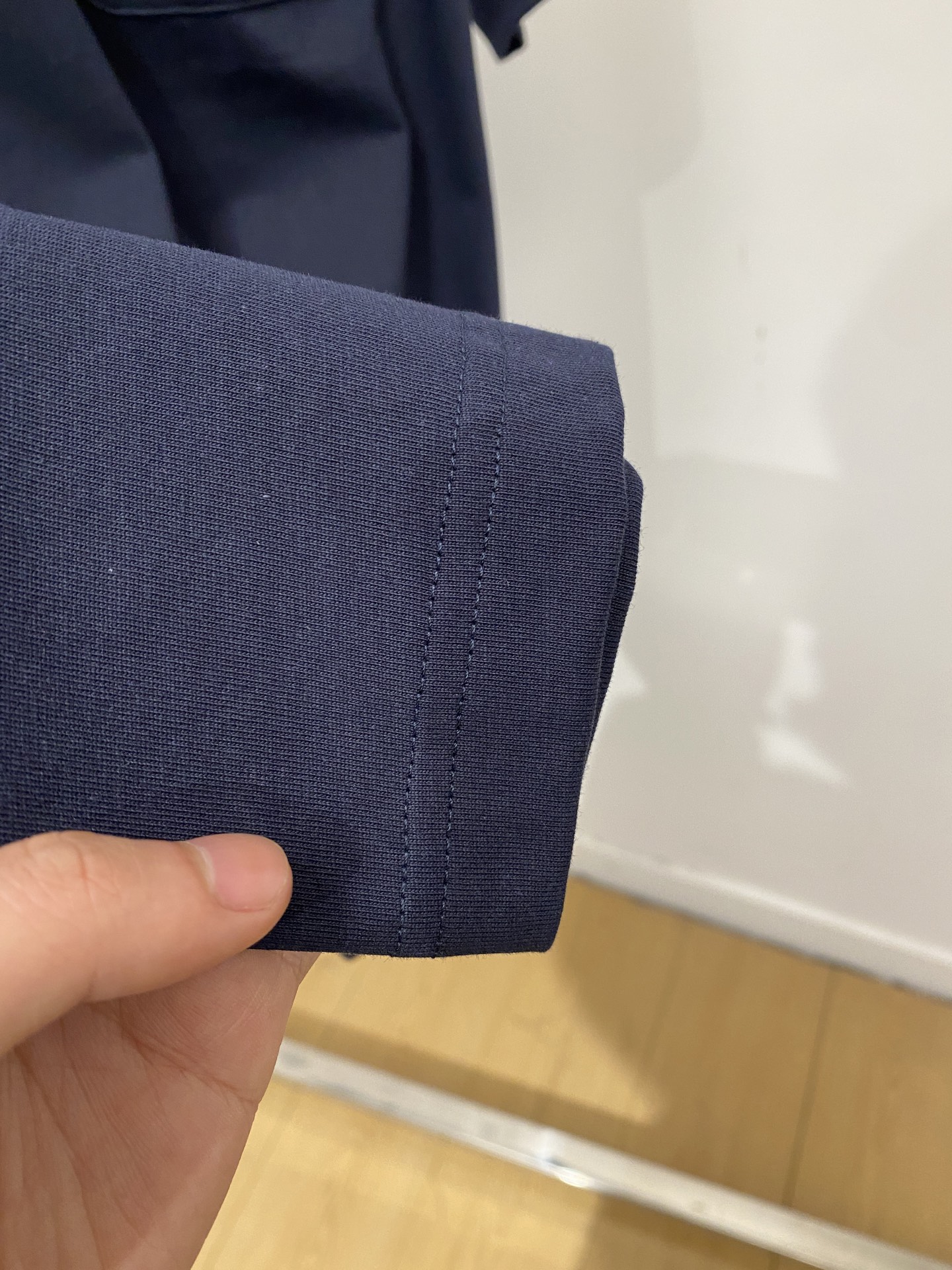 罗意威、2026新品短袖T恤，帅气时尚，胸前精致刺绣字母图案logo，简约百搭款。面料棉 不仅挺括，保持