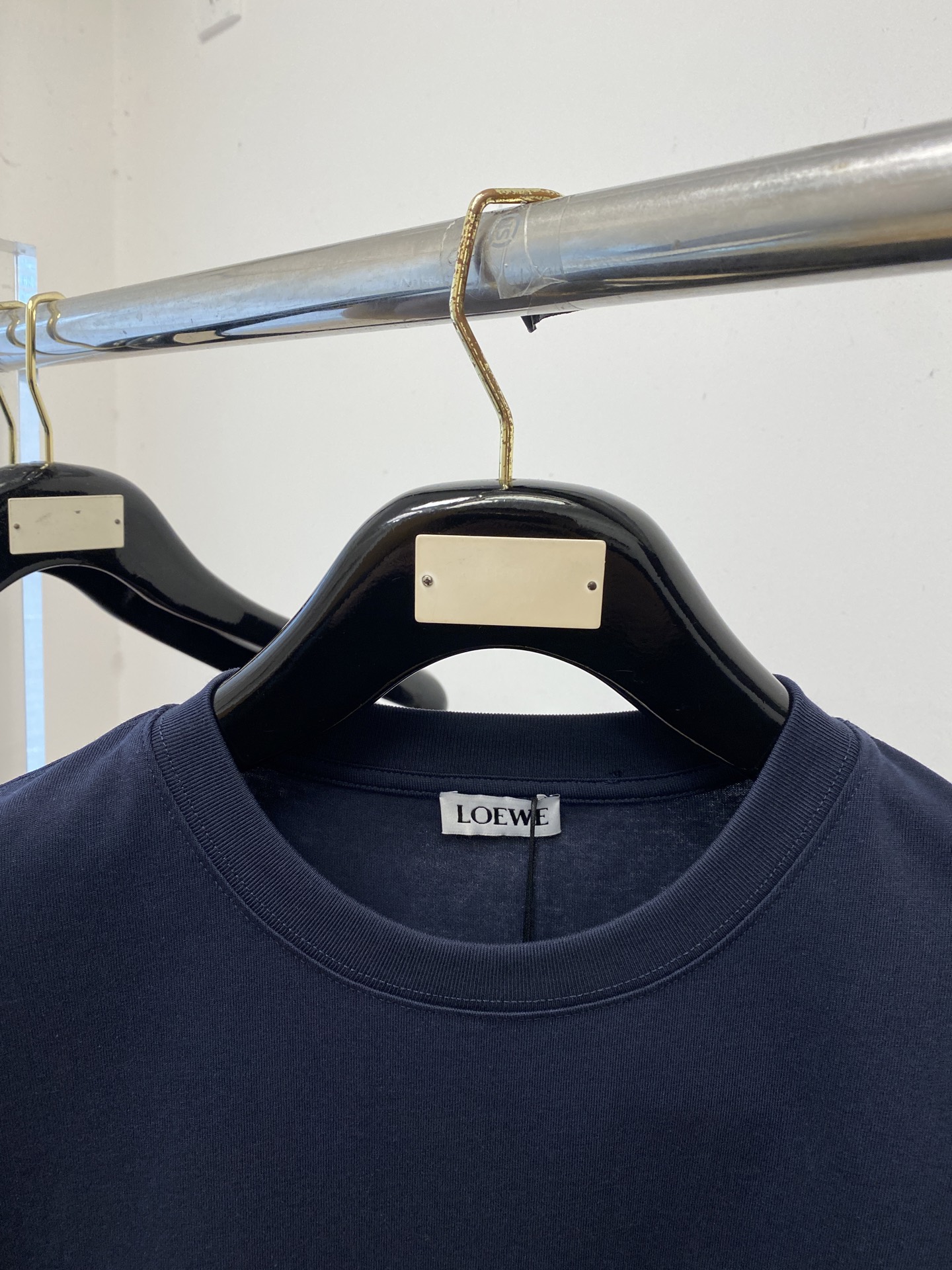 罗意威、2026新品短袖T恤，帅气时尚，胸前精致刺绣字母图案logo，简约百搭款。面料棉 不仅挺括，保持