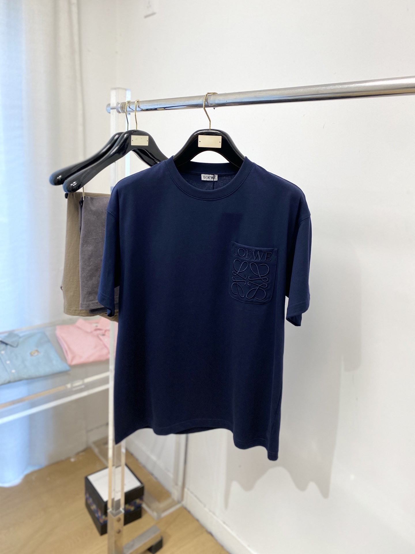 罗意威、2026新品短袖T恤，帅气时尚，胸前精致刺绣字母图案logo，简约百搭款。面料棉 不仅挺括，保持