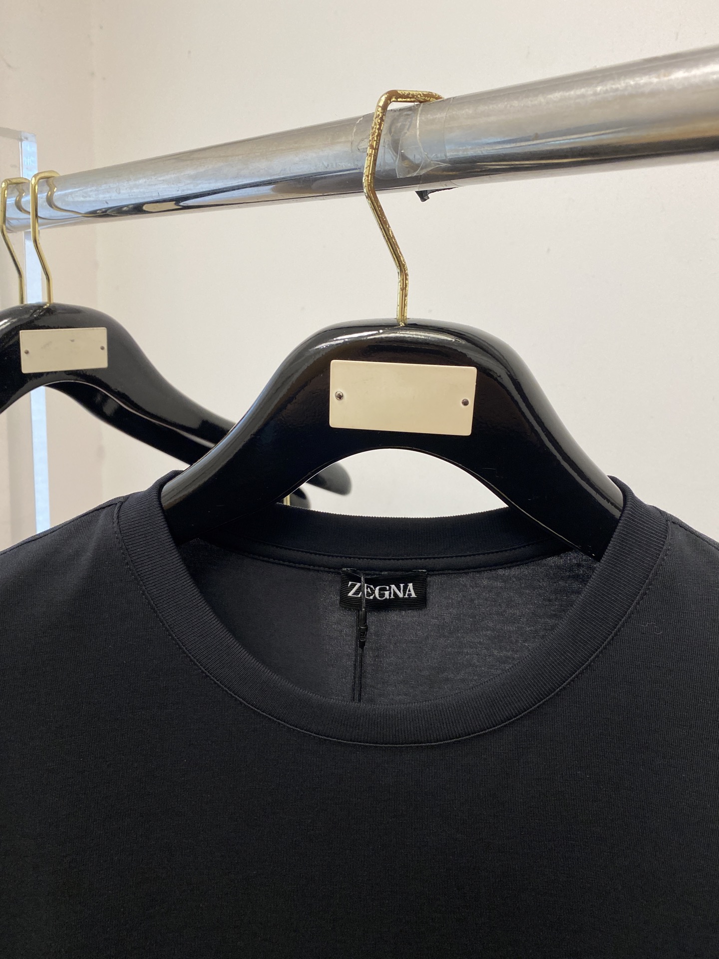 杰尼亚、2026新品短袖T恤，帅气时尚，衣下精致刺绣字母logo，简约百搭款。面料棉 不仅挺括，保持潮流