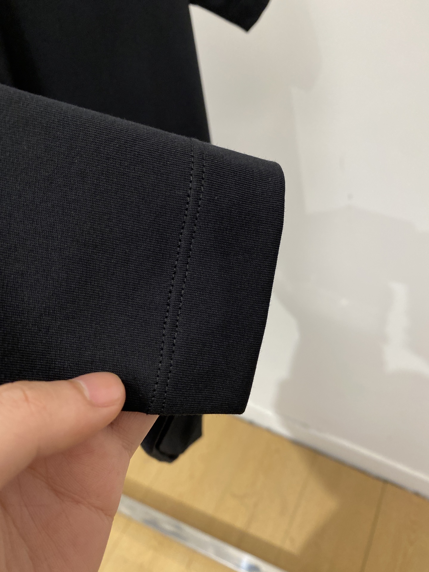 杰尼亚、2026新品短袖T恤，帅气时尚，衣下精致刺绣字母logo，简约百搭款。面料棉 不仅挺括，保持潮流