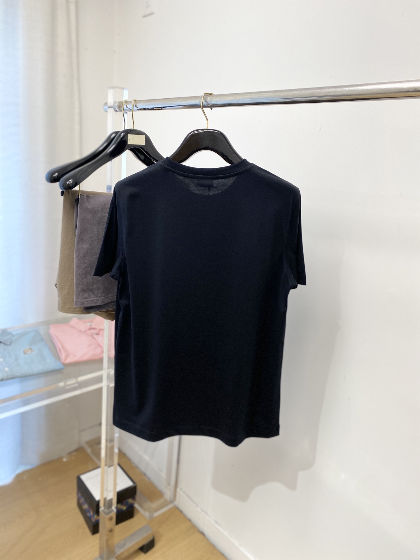 杰尼亚、2026新品短袖T恤，帅气时尚，衣下精致刺绣字母logo，简约百搭款。面料棉 不仅挺括，保持潮流