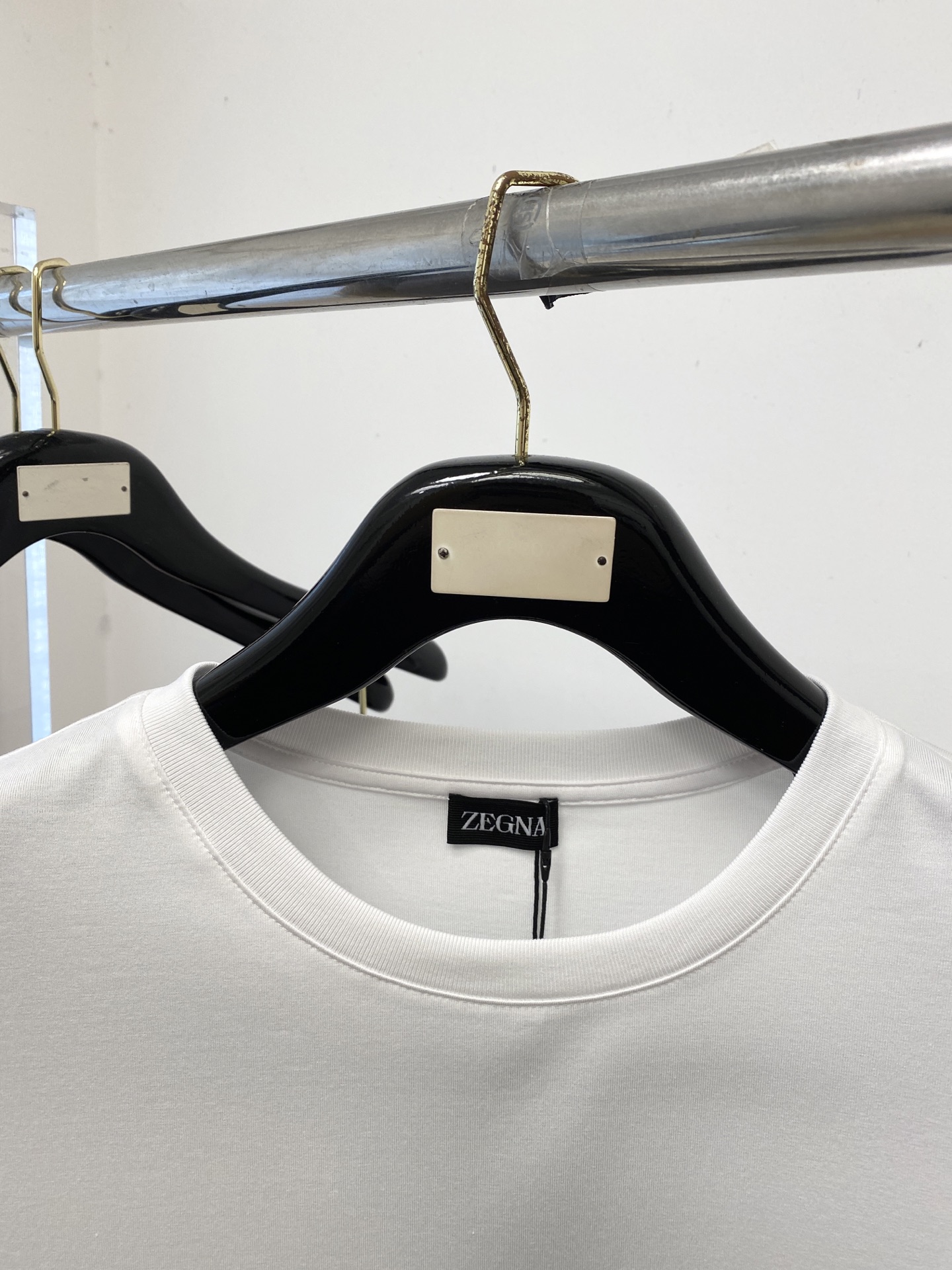 杰尼亚、2026新品短袖T恤，帅气时尚，衣下精致刺绣字母logo，简约百搭款。面料棉 不仅挺括，保持潮流