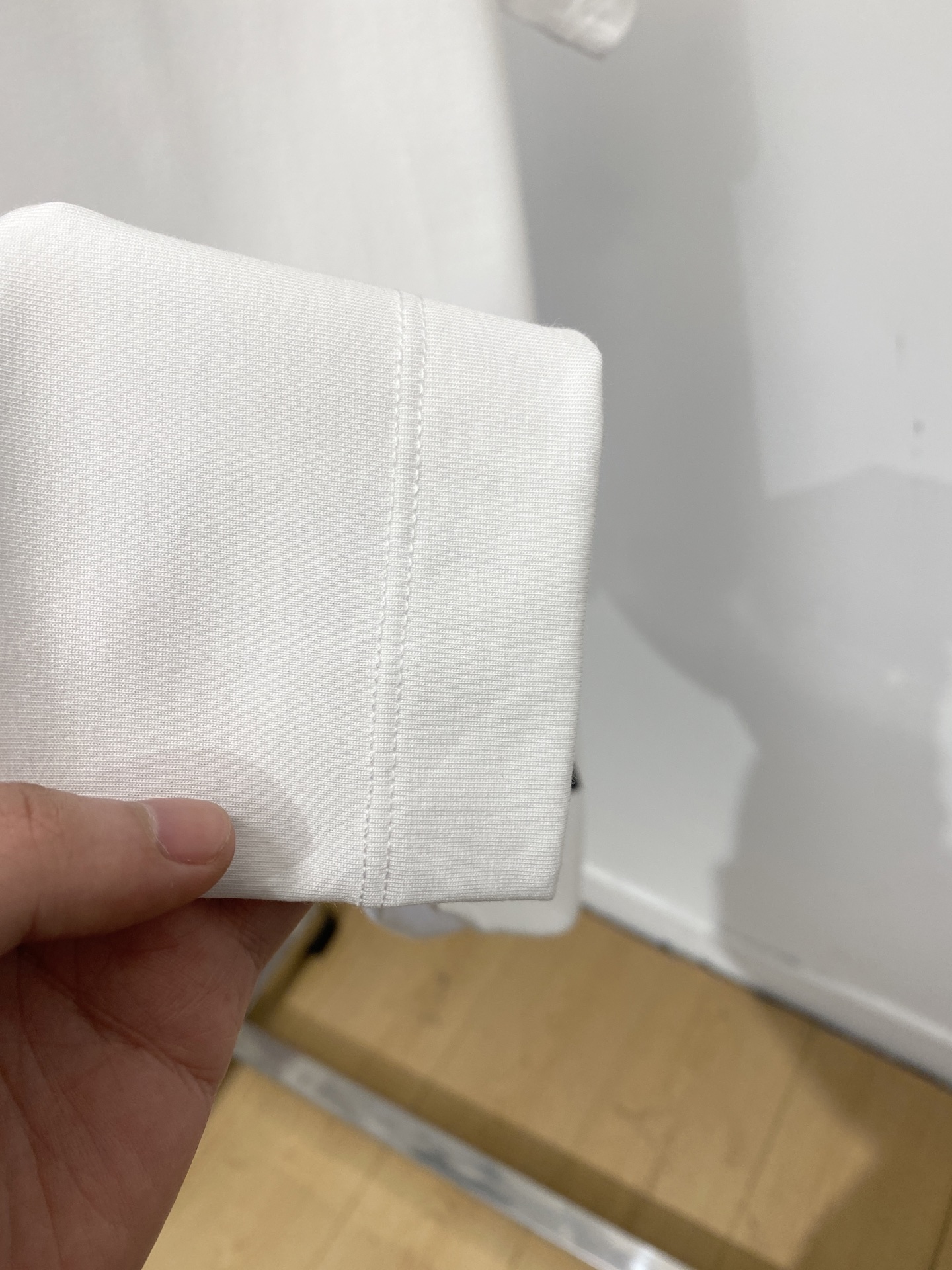 杰尼亚、2026新品短袖T恤，帅气时尚，衣下精致刺绣字母logo，简约百搭款。面料棉 不仅挺括，保持潮流