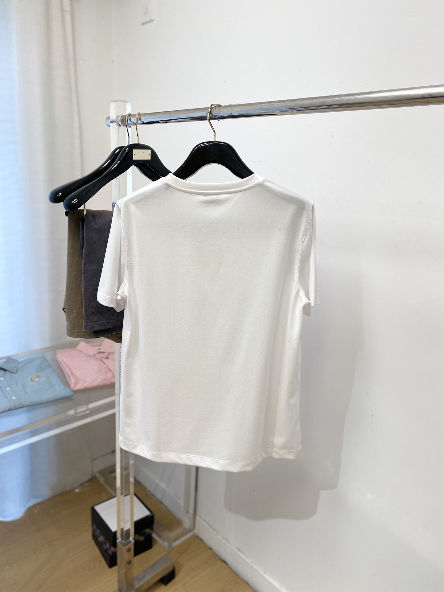 杰尼亚、2026新品短袖T恤，帅气时尚，衣下精致刺绣字母logo，简约百搭款。面料棉 不仅挺括，保持潮流