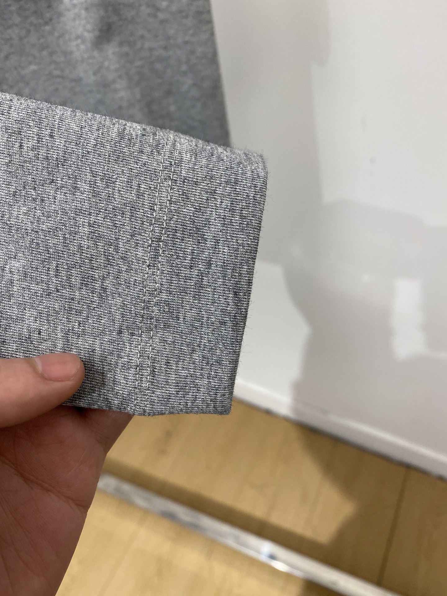 杰尼亚、2026新品短袖T恤，帅气时尚，胸前精致刺绣字母logo，简约百搭款。面料棉 不仅挺括，保持潮流