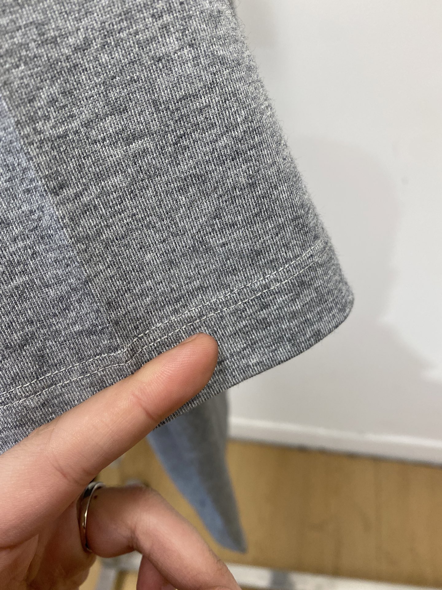 杰尼亚、2026新品短袖T恤，帅气时尚，胸前精致刺绣字母logo，简约百搭款。面料棉 不仅挺括，保持潮流